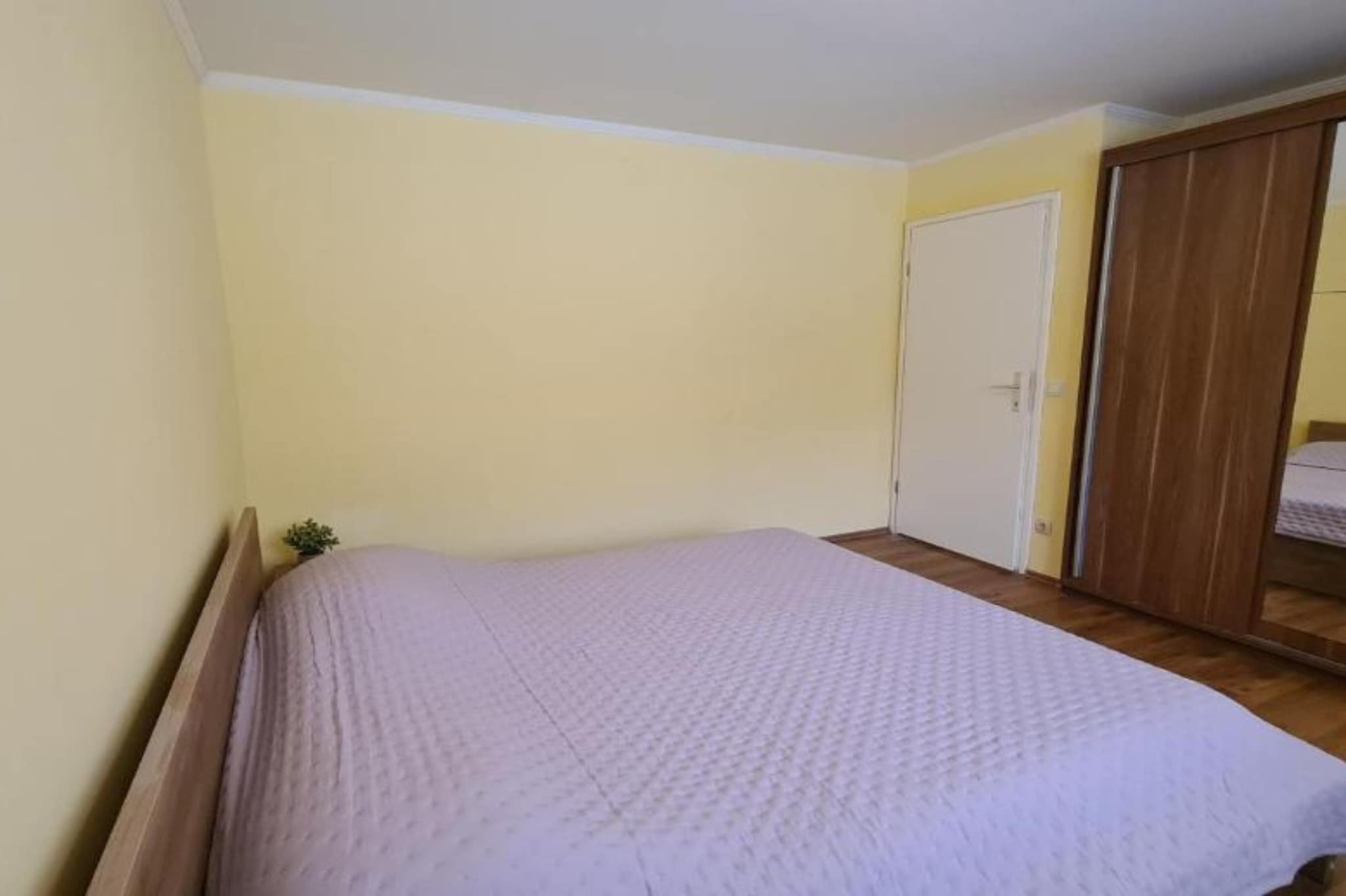 Apartment with One Bathroom-Schlafzimmer