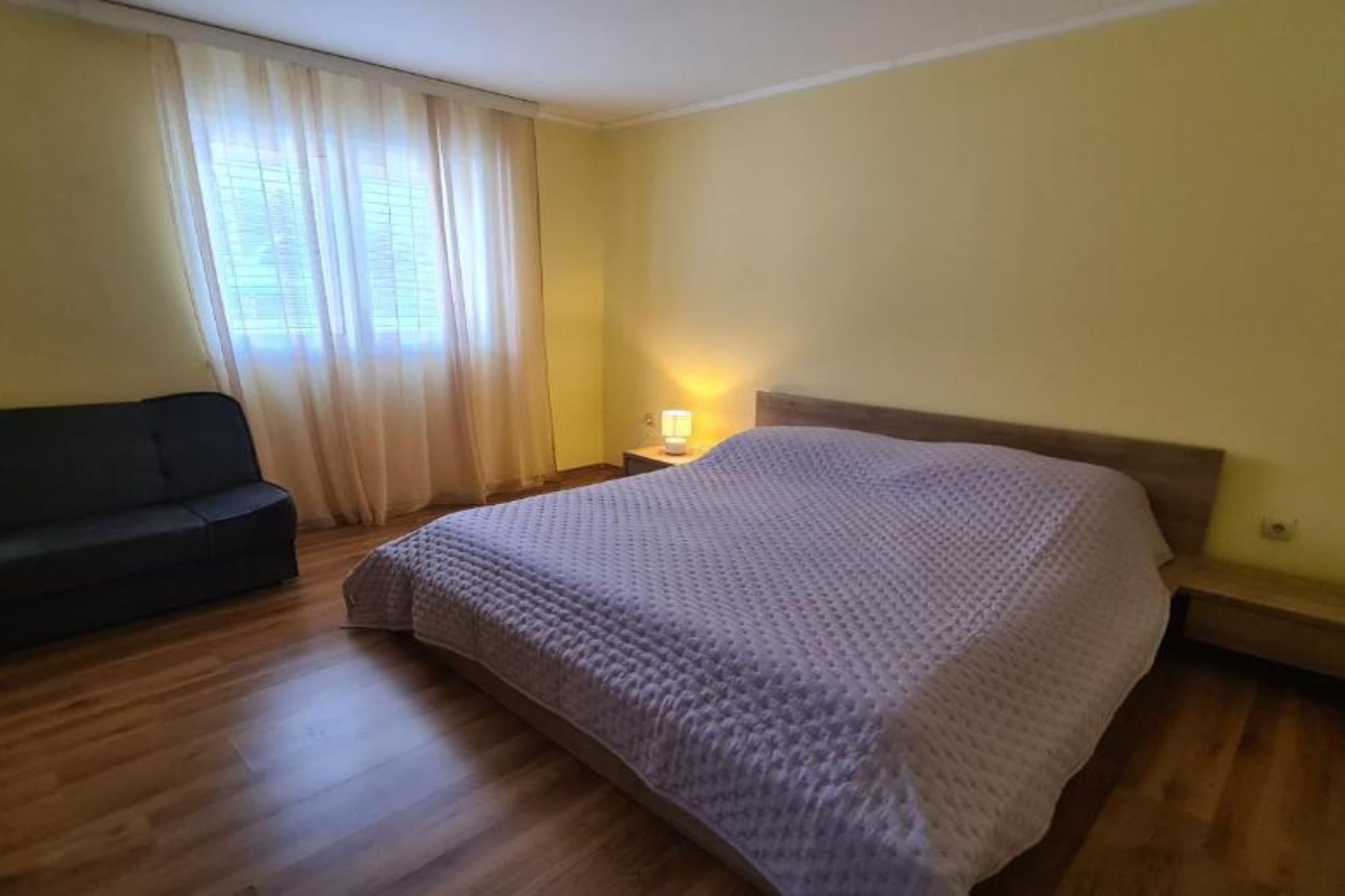 Apartment with One Bathroom-Schlafzimmer