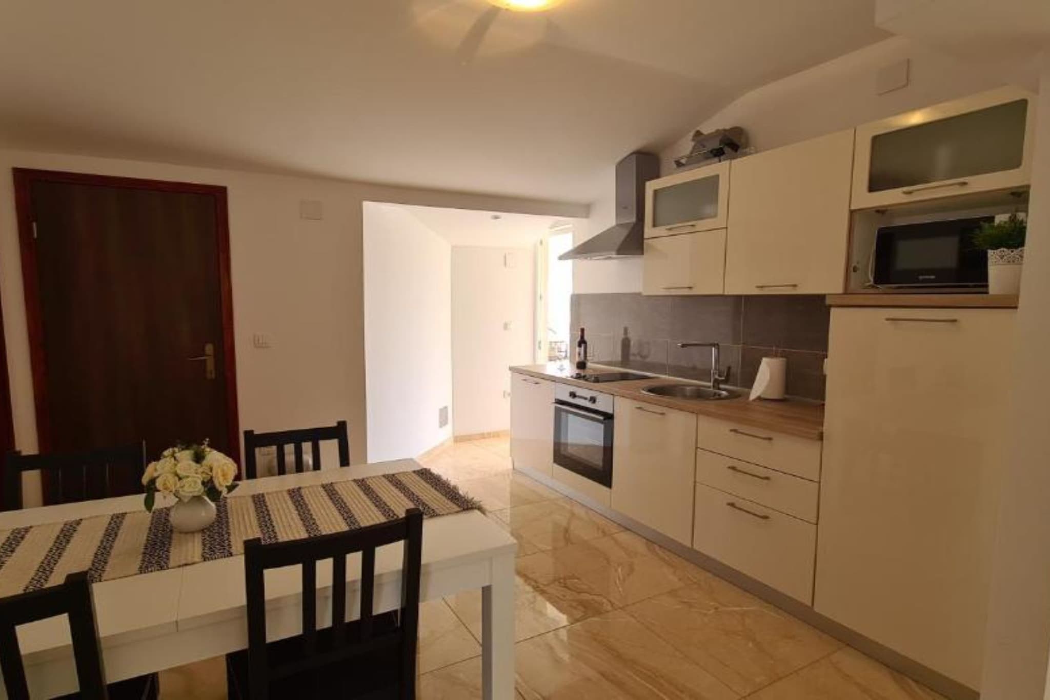 Apartment with One Bathroom-Küche