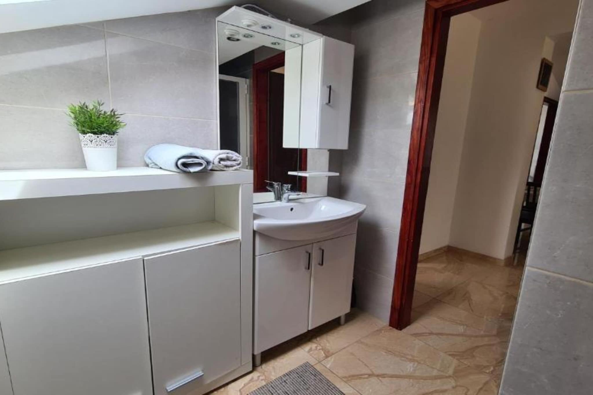 Apartment with One Bathroom-Badezimmer