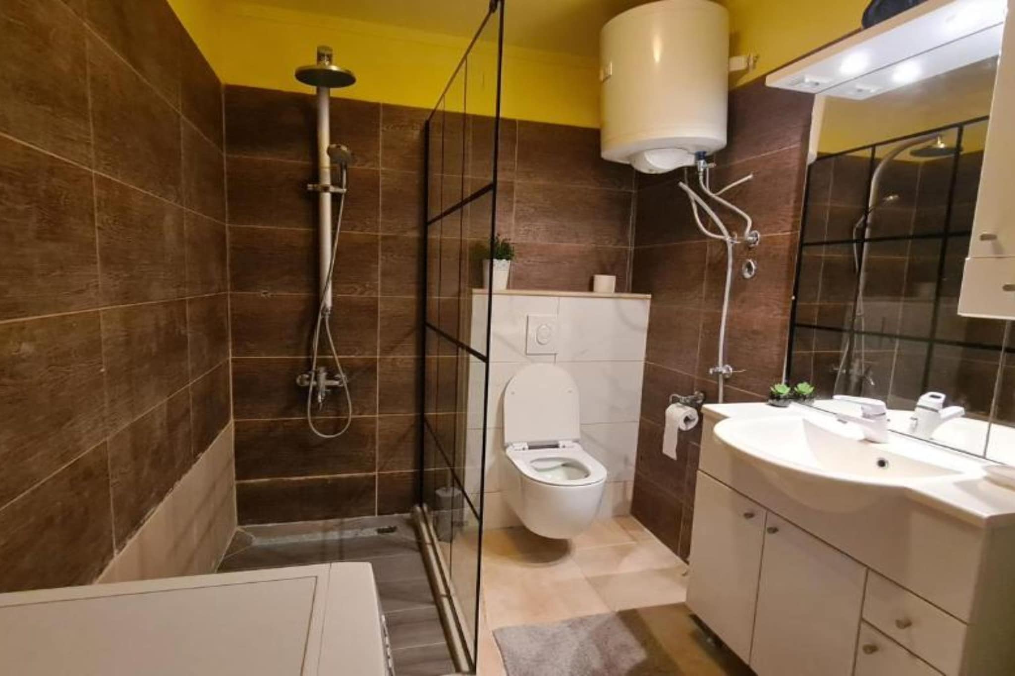 Apartment with One Bathroom-Badezimmer