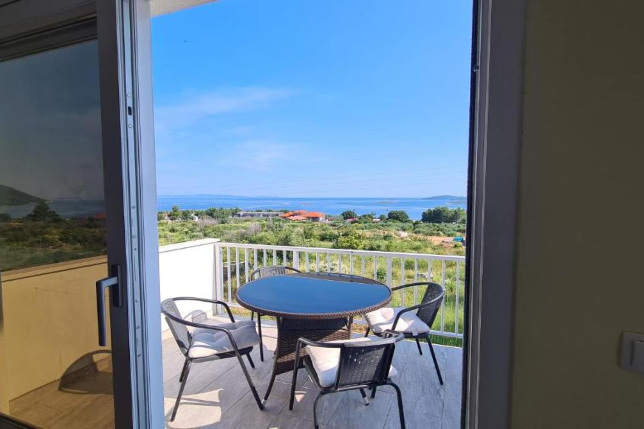 Apartment with One Bathroom-Terrasse/Balkon