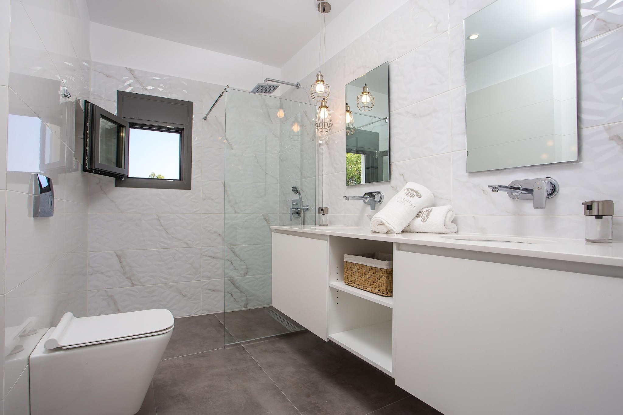 Villa Kastalys-Badkamer