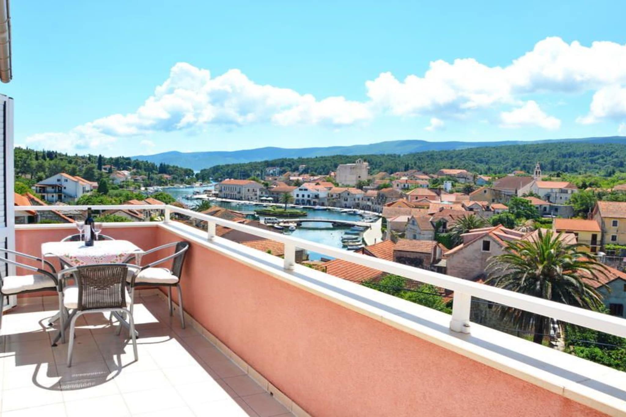 One Bedroom Luxury Apartment with Balcony and Sea View  1-Terrasse/Balkon
