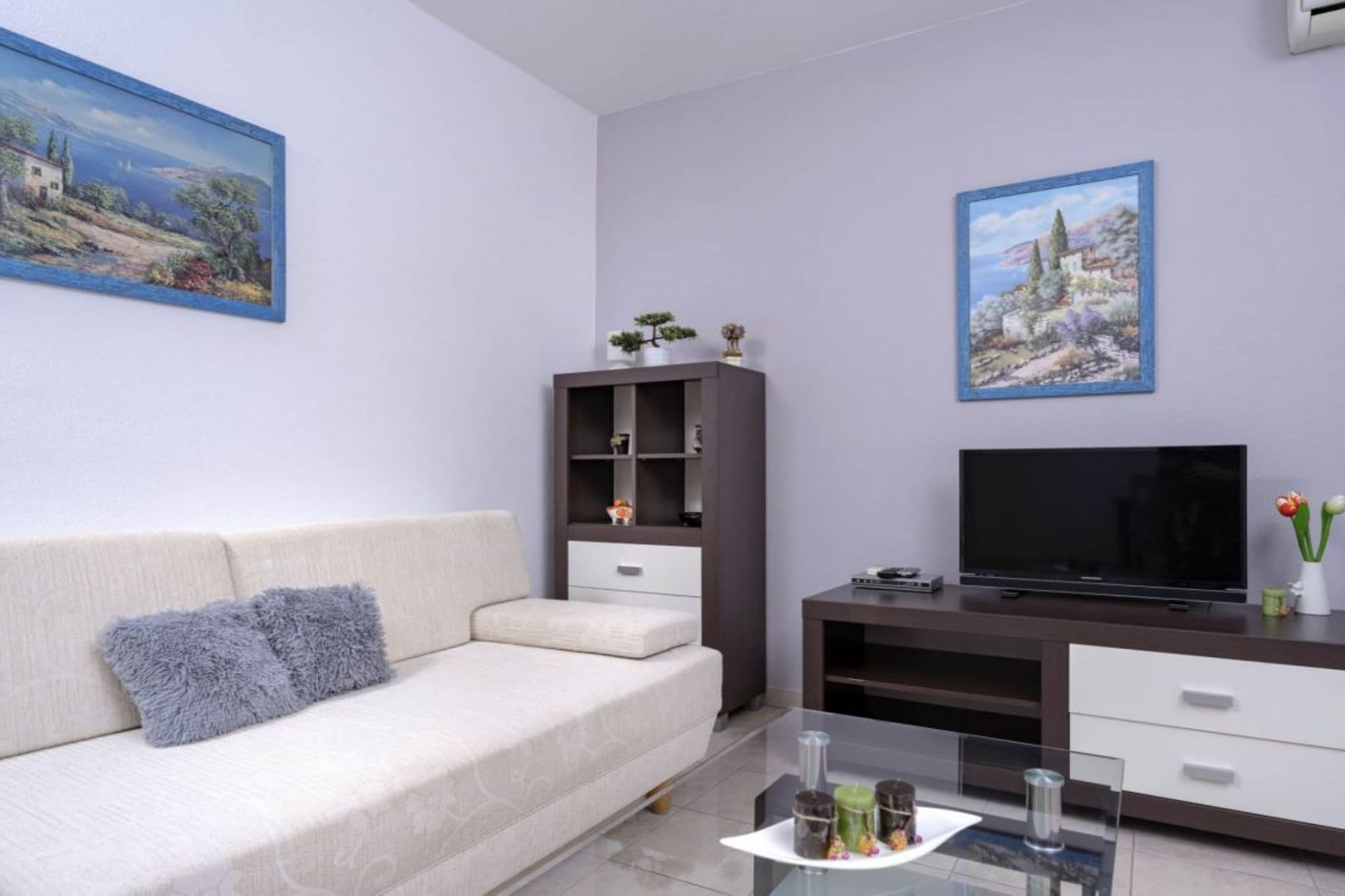 One Bedroom Apartment with Balcony and Sea View 2-Dining room