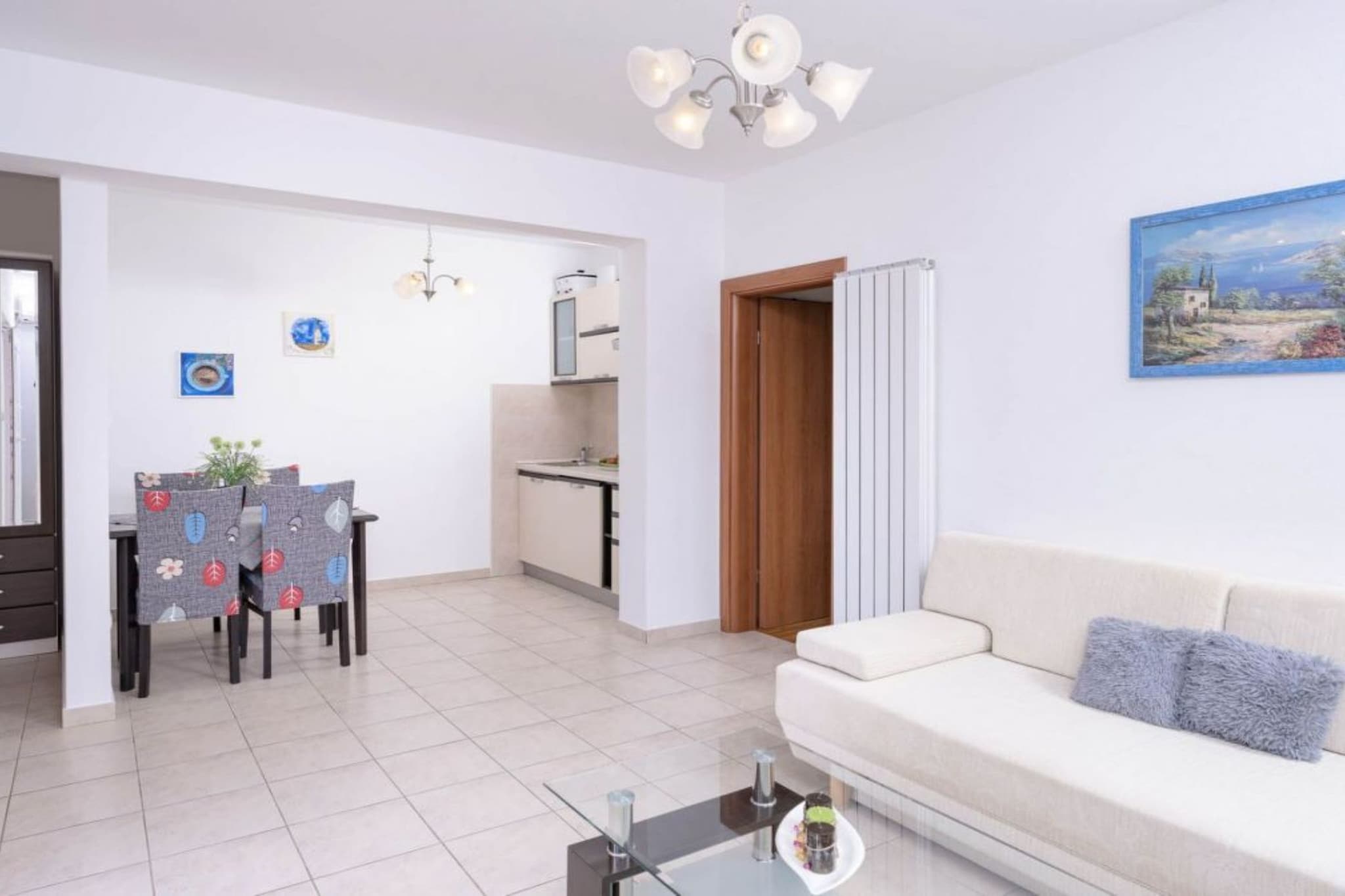 One Bedroom Apartment with Balcony and Sea View 2-Dining room