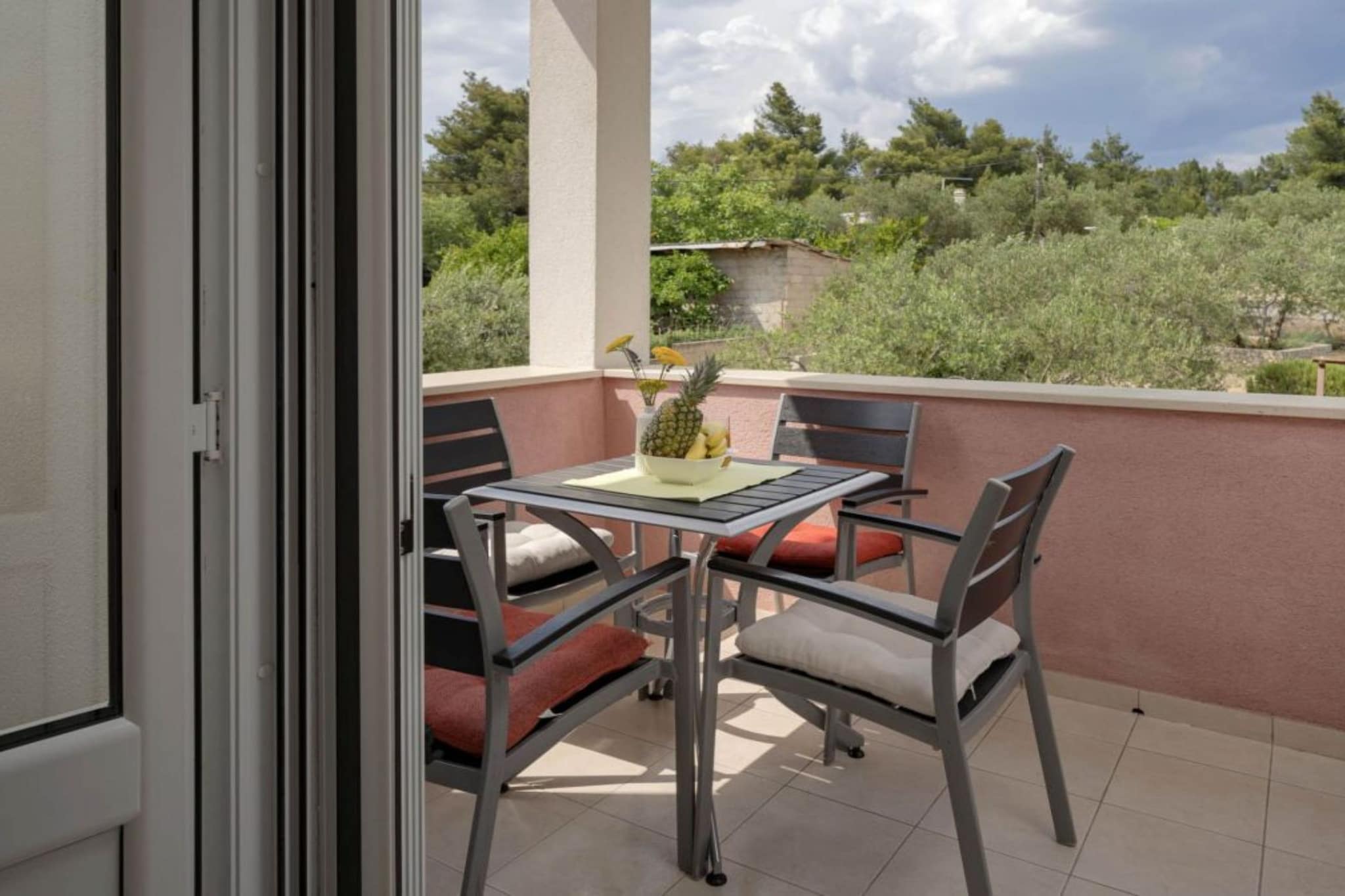 One Bedroom Apartment with Balcony 3-Outdoor