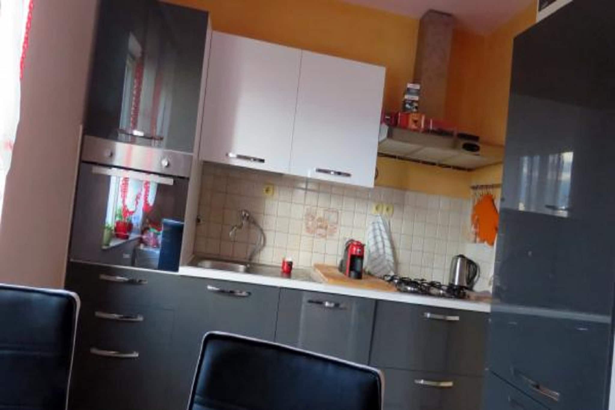 Serene Barbat Escape with Just Minutes from the Beach - One Bedroom Apartment with Balcony 1-Küche