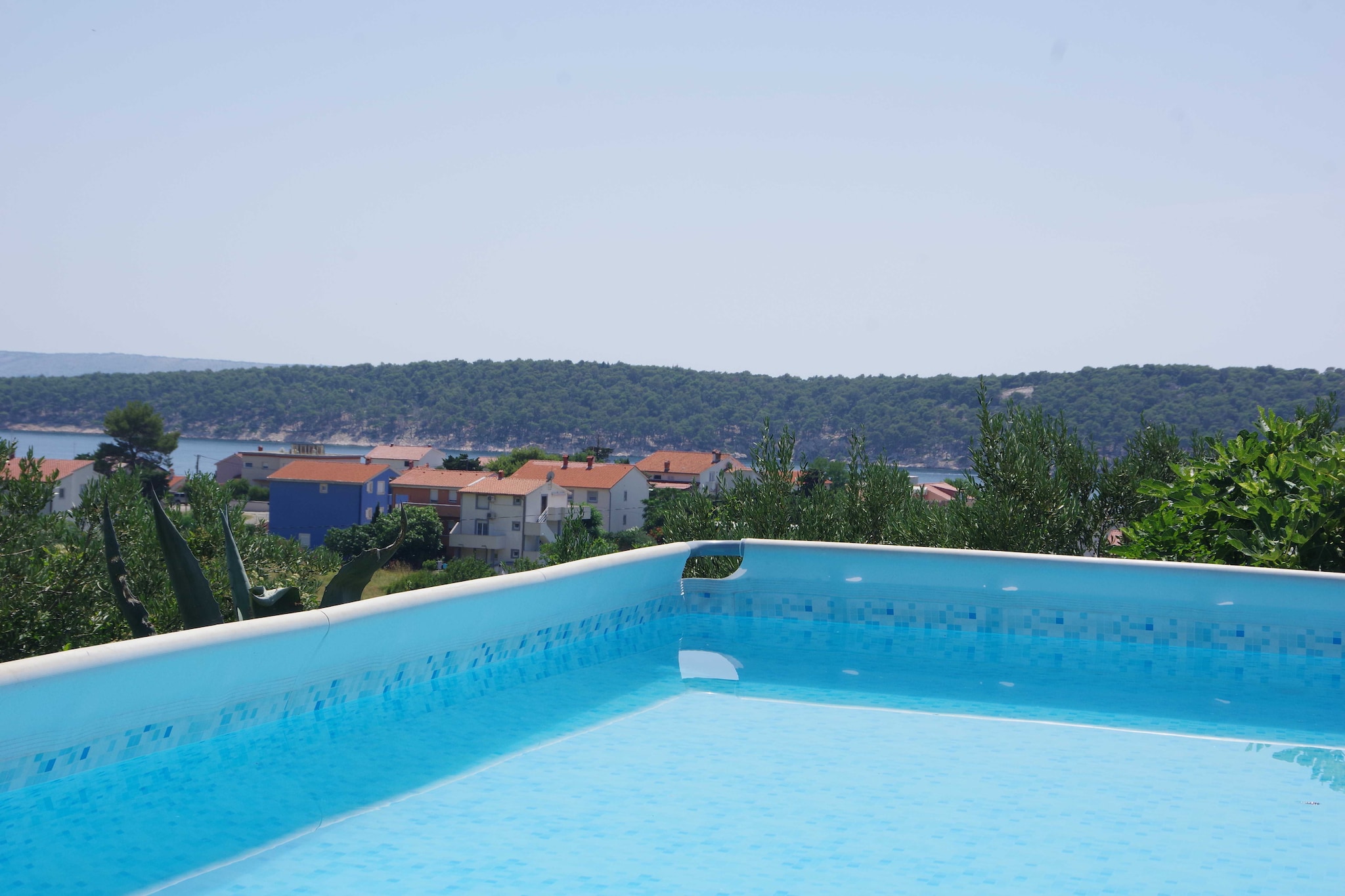 Serene Barbat Escape with Just Minutes from the Beach - One Bedroom Apartment with Balcony 3-Schwimmbad