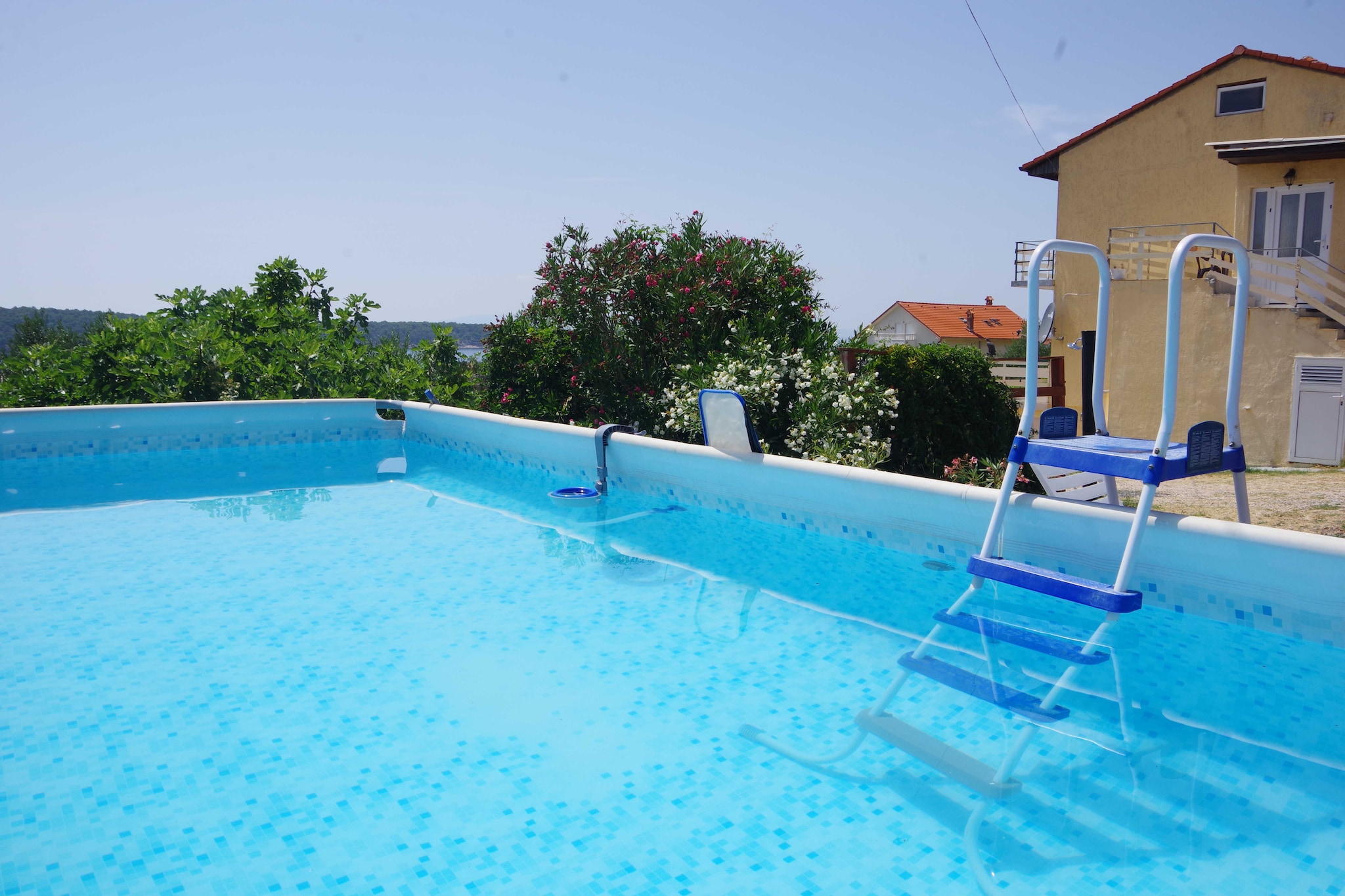 Serene Barbat Escape with Just Minutes from the Beach - One Bedroom Apartment with Balcony 3-Schwimmbad