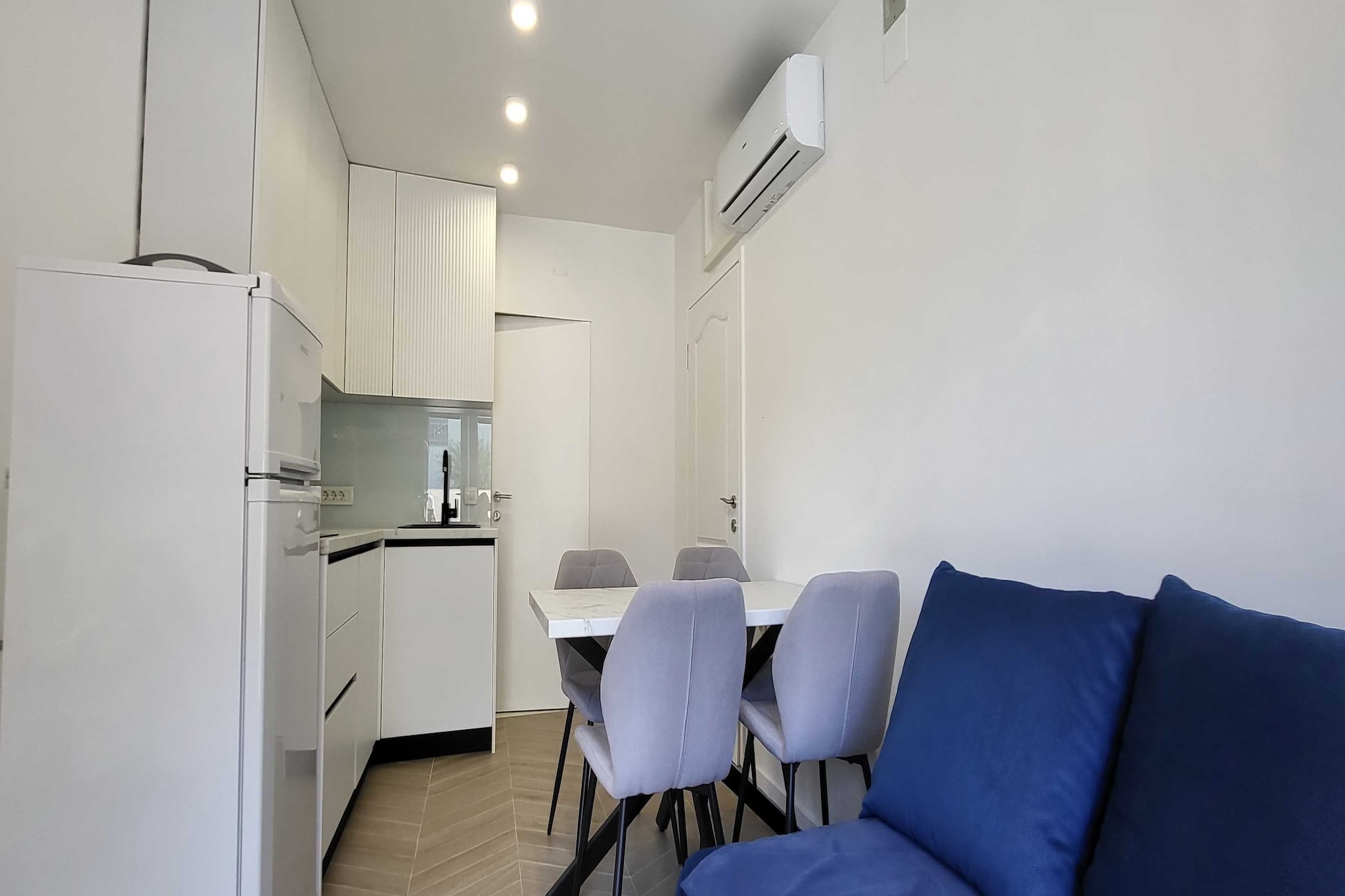 Apartments Ivankovic - One Bedroom  Apartment with Terrace-Cuisine