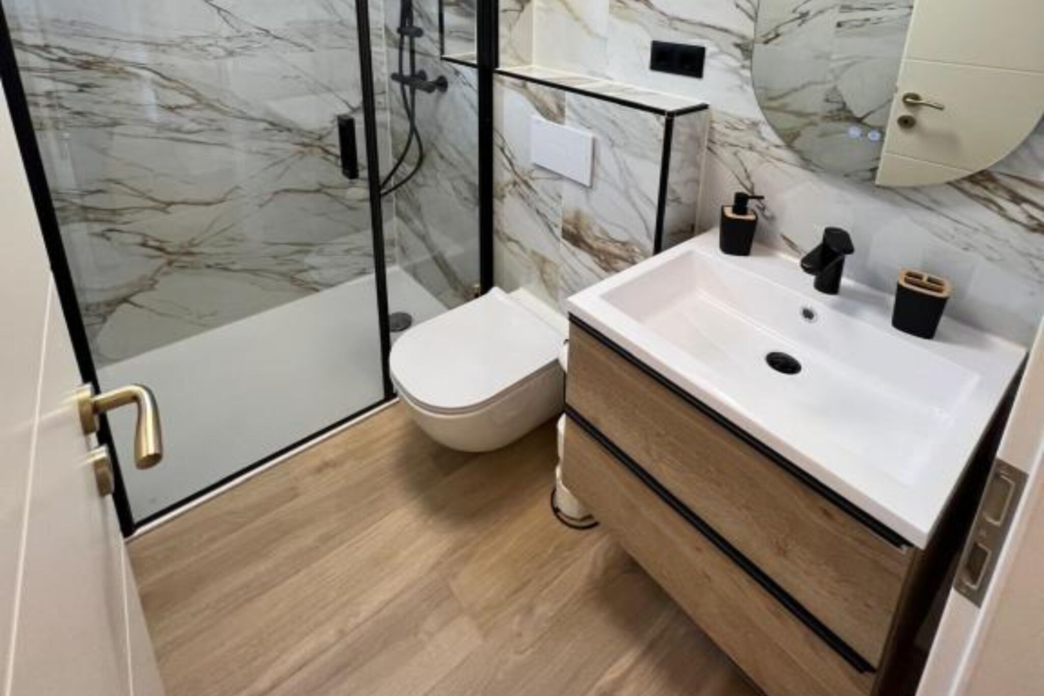 Four-Bedroom Apartment With Sea View-Bathroom