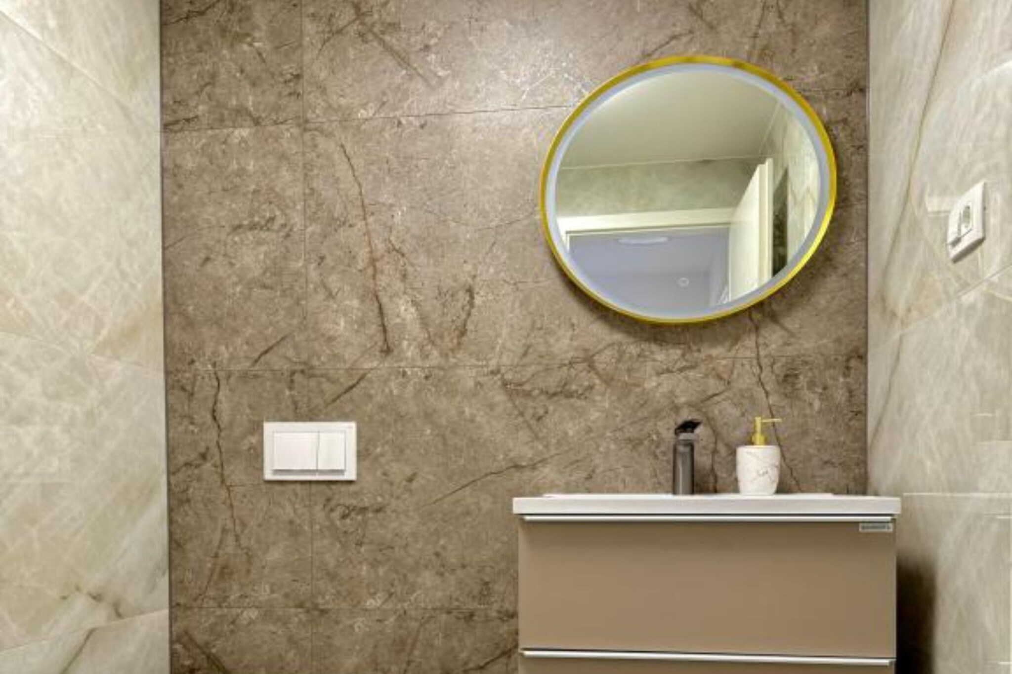 Four-Bedroom Apartment With Sea View-Bathroom