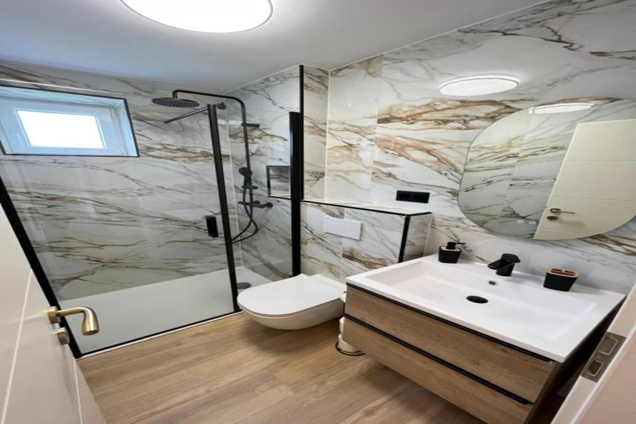 Two-Bedroom Apartment With Terrace-Badezimmer