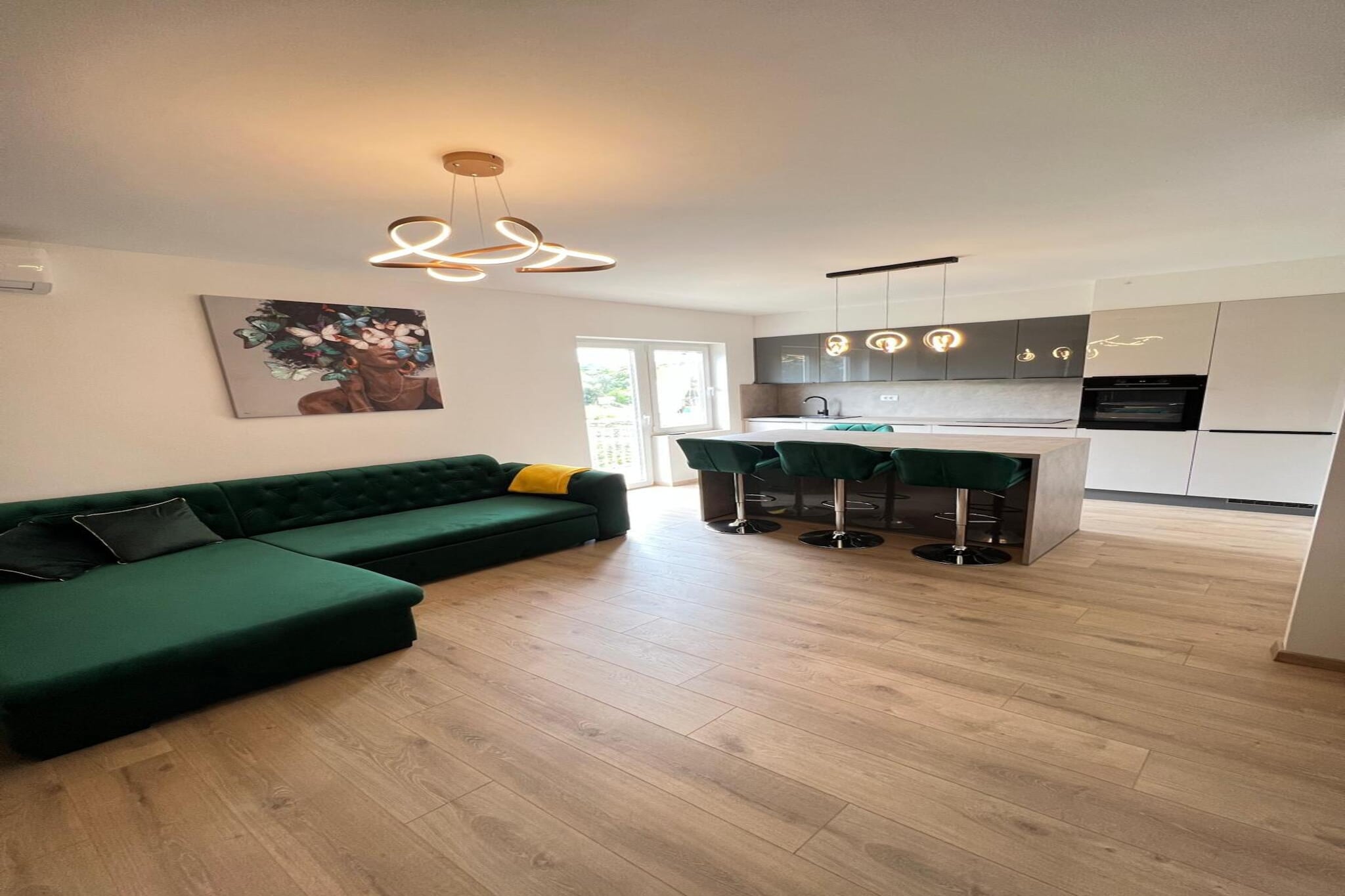 Two-Bedroom Apartment With Terrace-Ambiente