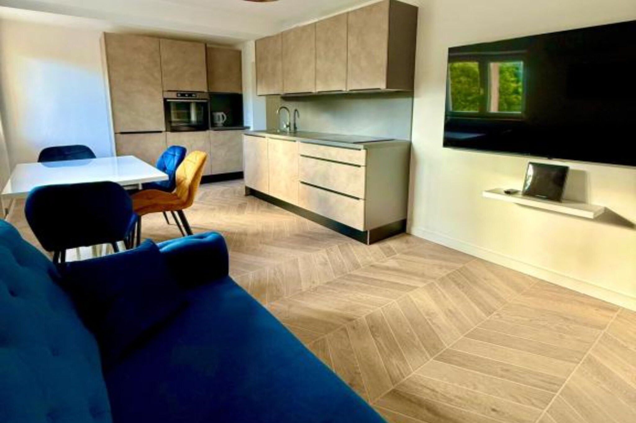 Two-Bedroom Apartment With Terrace-Ambiance