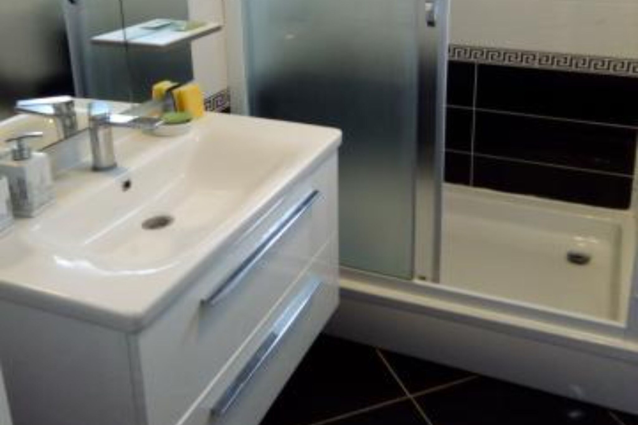 Two-Bedroom Apartment With Terrace-Bathroom