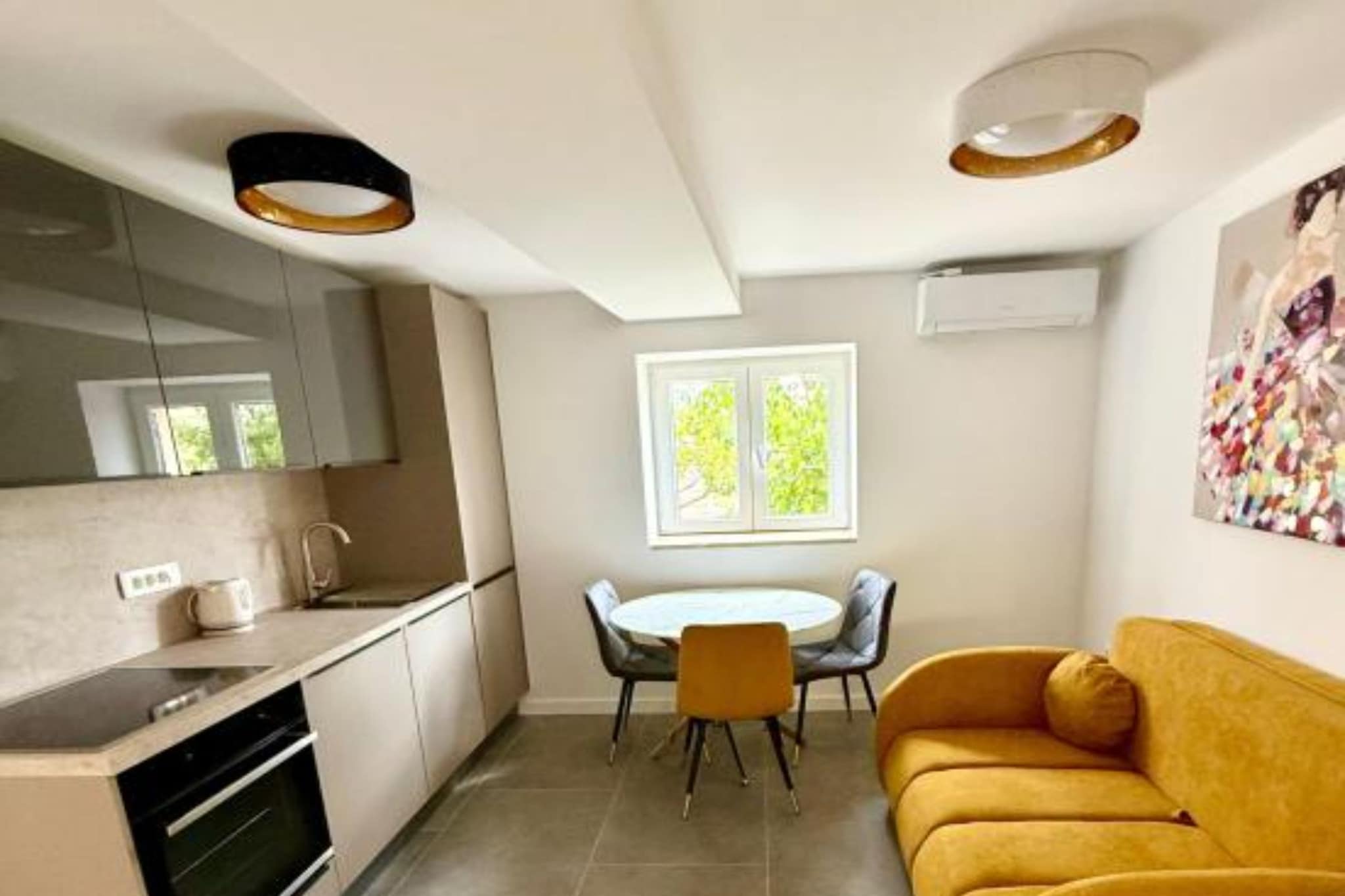 One-Bedroom Apartment With Terrace-Ambiance