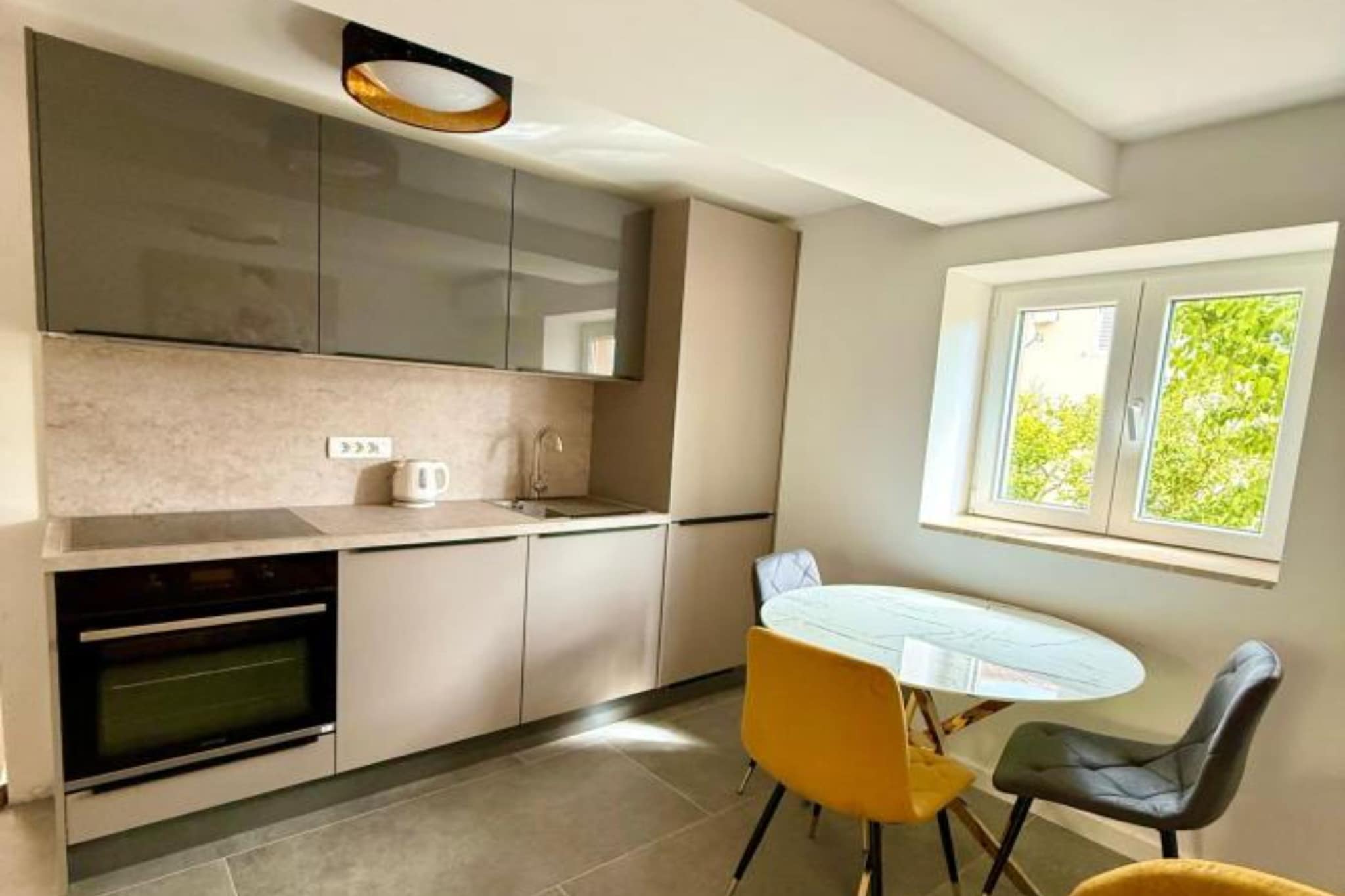 One-Bedroom Apartment With Terrace-Ambiance