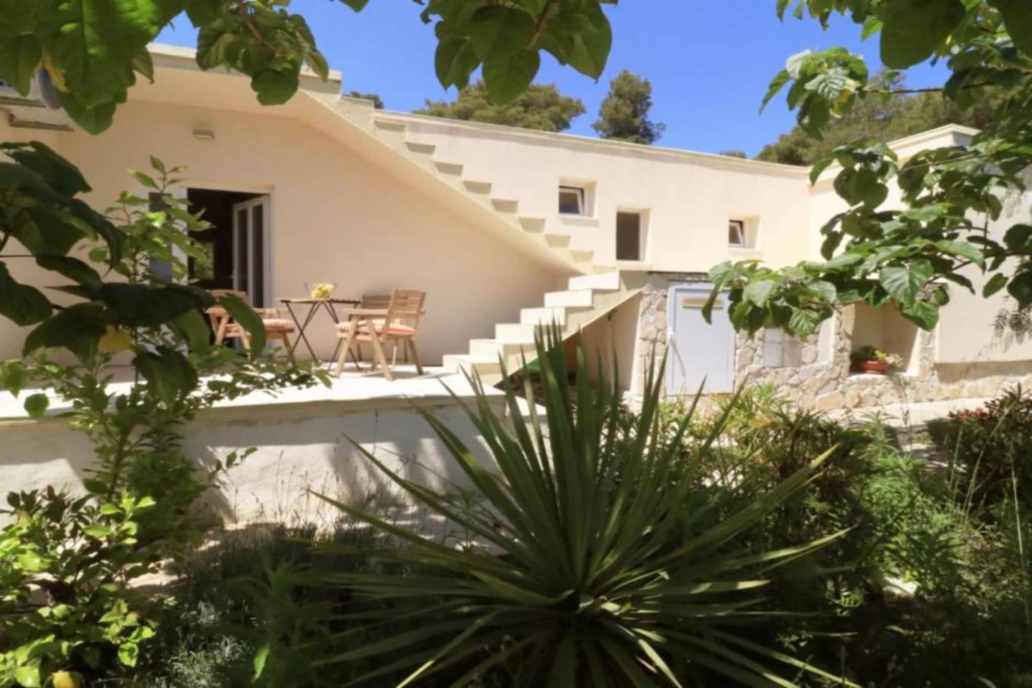 House Leta Cozy Hideaway with Pool - Four Bedroom Holiday Home with Pool-Extérieur