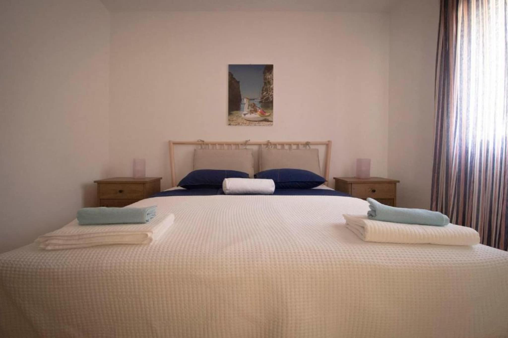 House Leta Cozy Hideaway with Pool - Four Bedroom Holiday Home with Pool-Chambre