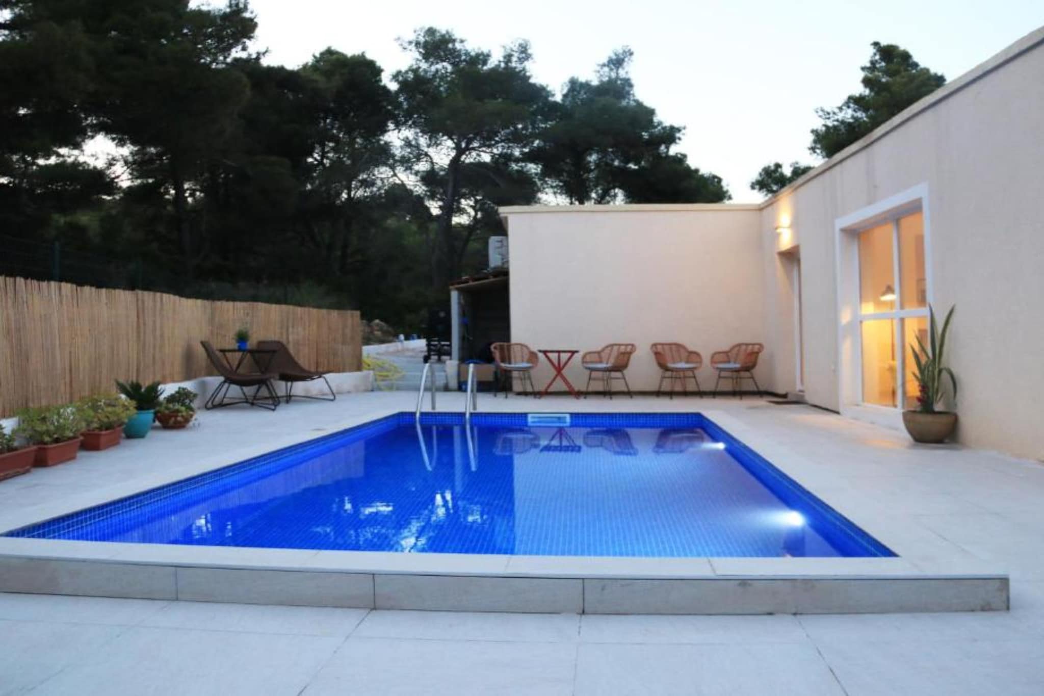 House Leta Cozy Hideaway with Pool - Four Bedroom Holiday Home with Pool-Piscine
