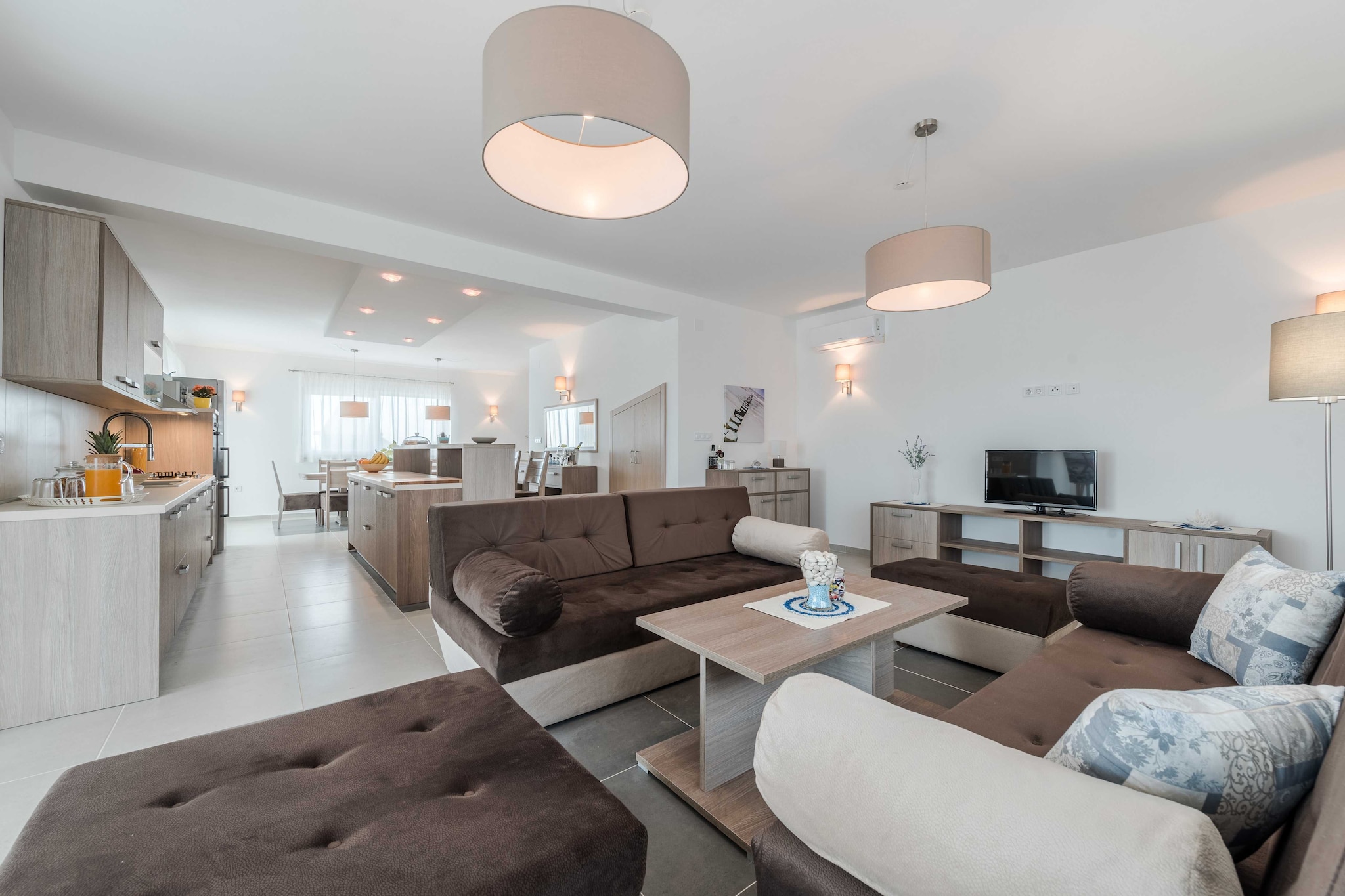 Luxury Escape with Swimming Pool & Modern Design - Four Bedroom Villa with Private Pool ( Villa 1)-Wohnzimmer