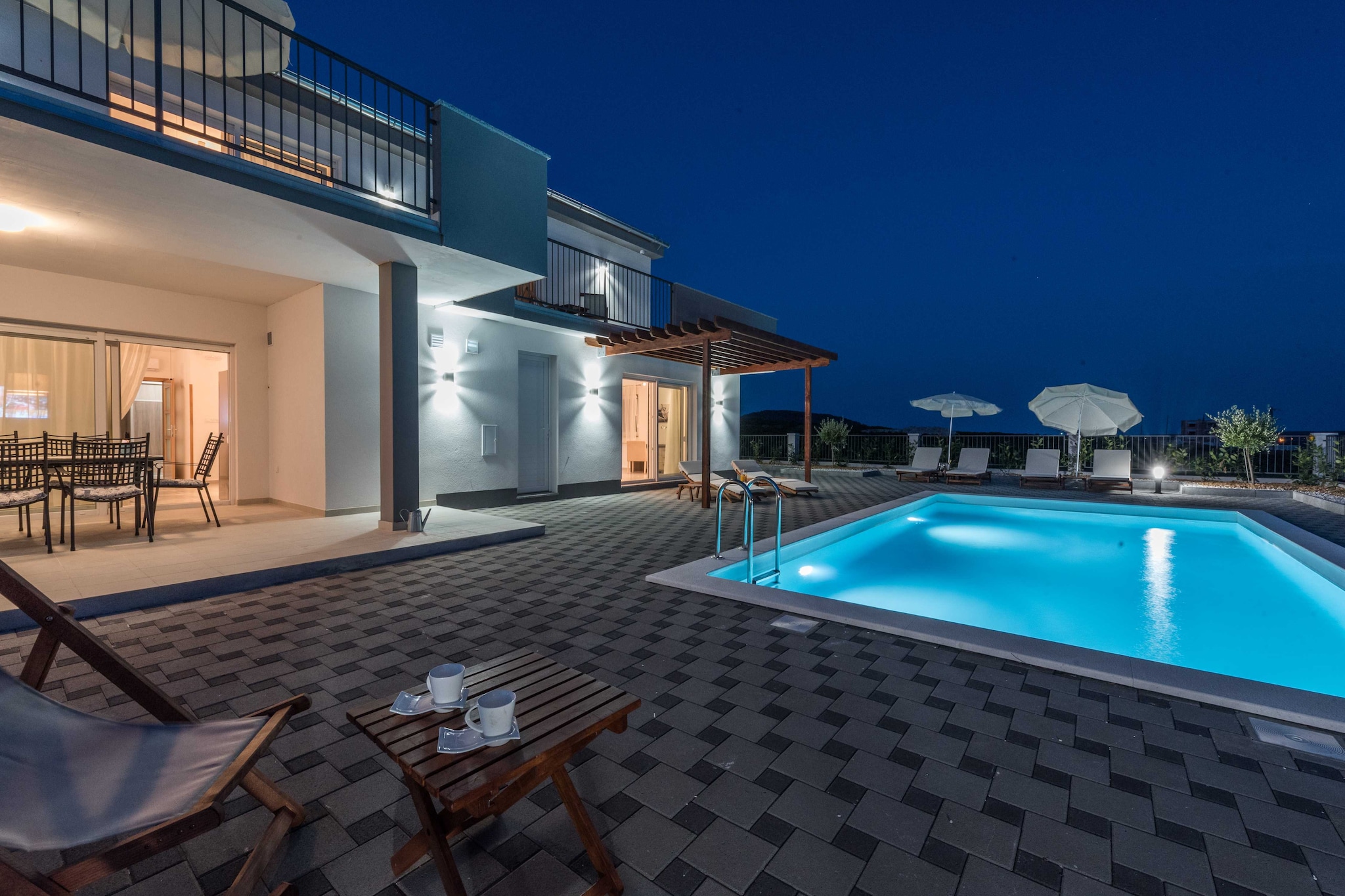 Luxury Escape with Swimming Pool & Modern Design - Four Bedroom Villa with Private Pool ( Villa 1)-Schwimmbad