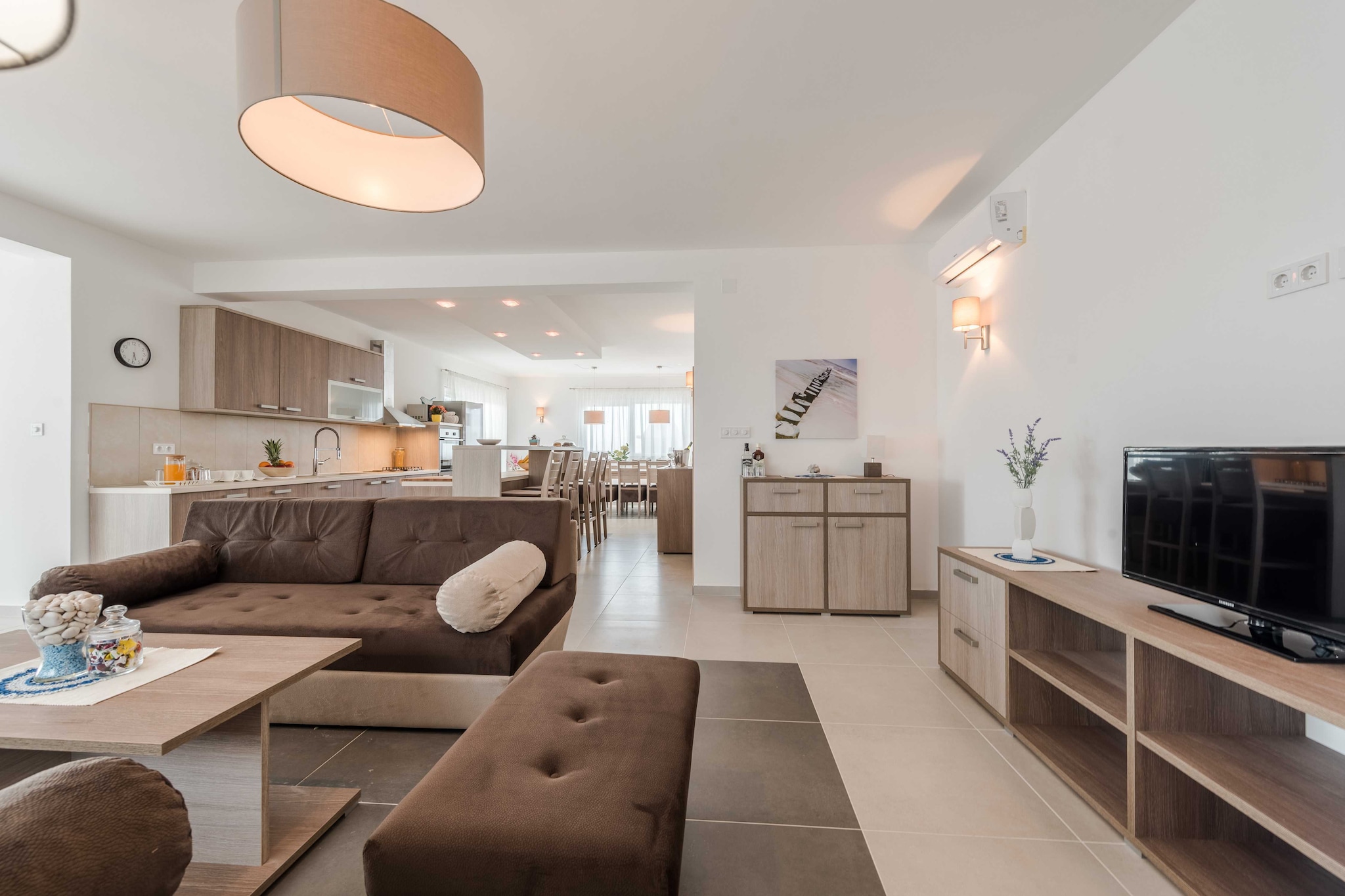 Luxury Escape with Swimming Pool & Modern Design - Superior Four Bedroom Villa with Private Pool ( Villa 2)-Wohnzimmer