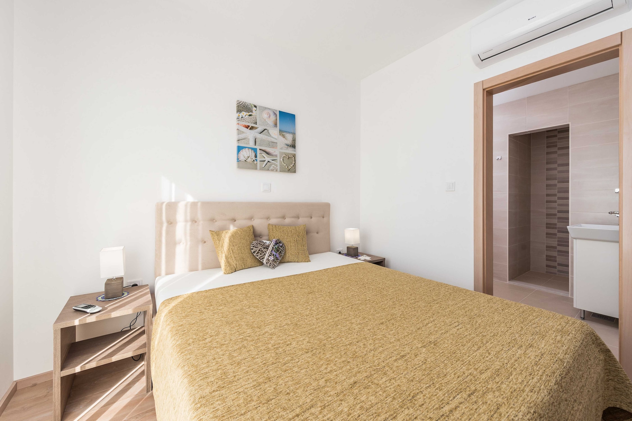 Luxury Escape with Swimming Pool & Modern Design - Superior Four Bedroom Villa with Private Pool ( Villa 2)-Schlafzimmer