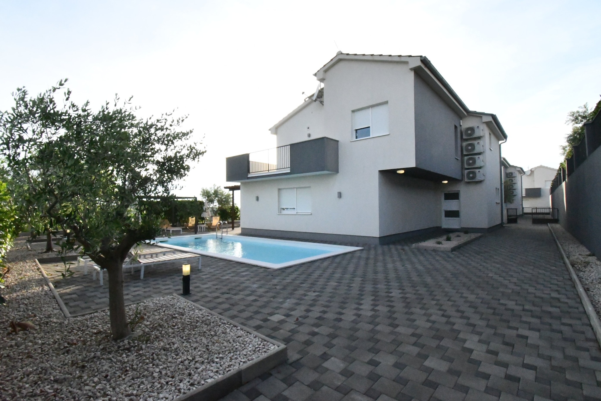 Luxury Escape with Swimming Pool & Modern Design -Deluxe Four Bedroom Villa with Private Pool ( Villa 4)-Schwimmbad