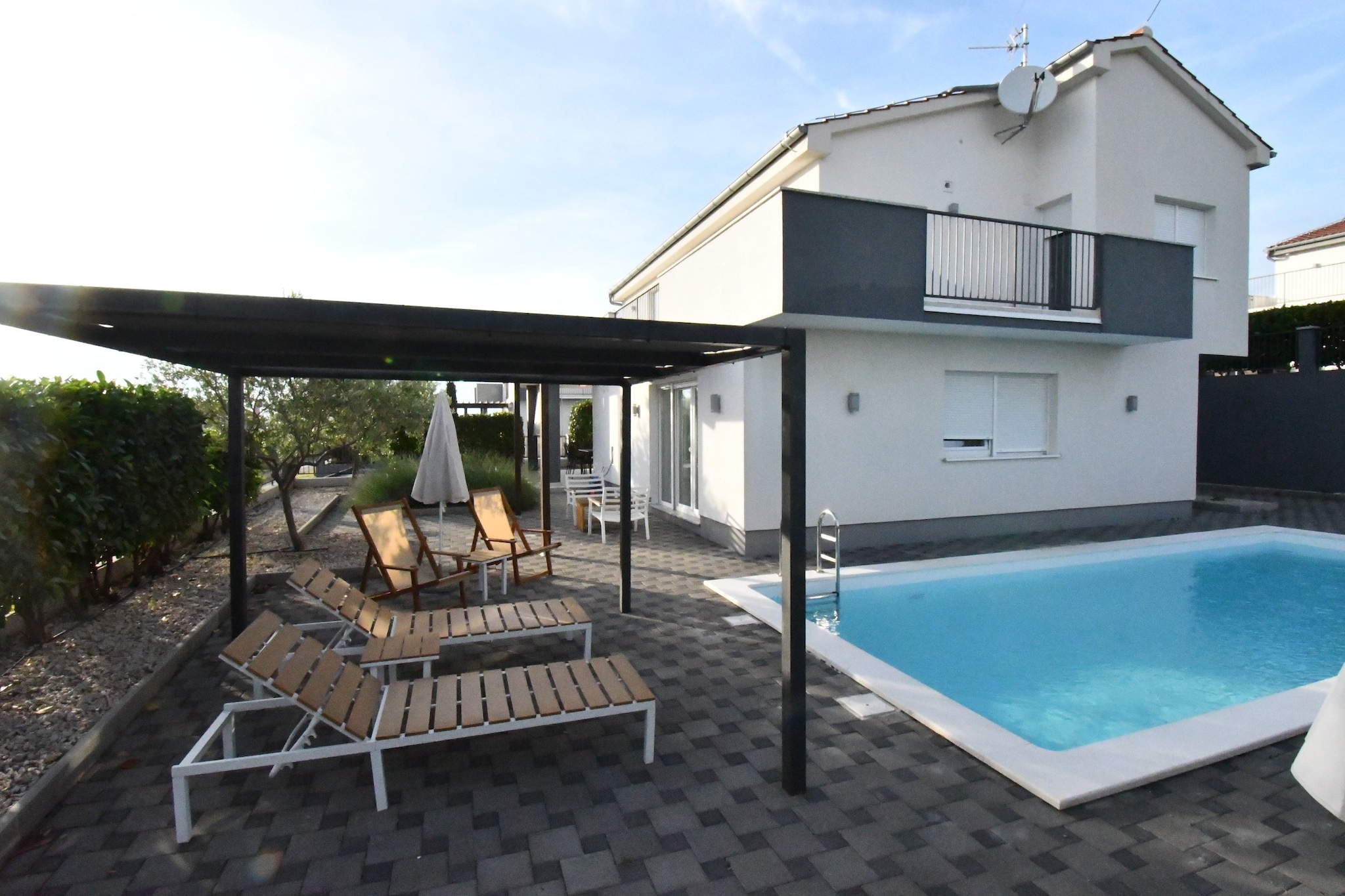 Luxury Escape with Swimming Pool & Modern Design -Deluxe Four Bedroom Villa with Private Pool ( Villa 4)-Schwimmbad