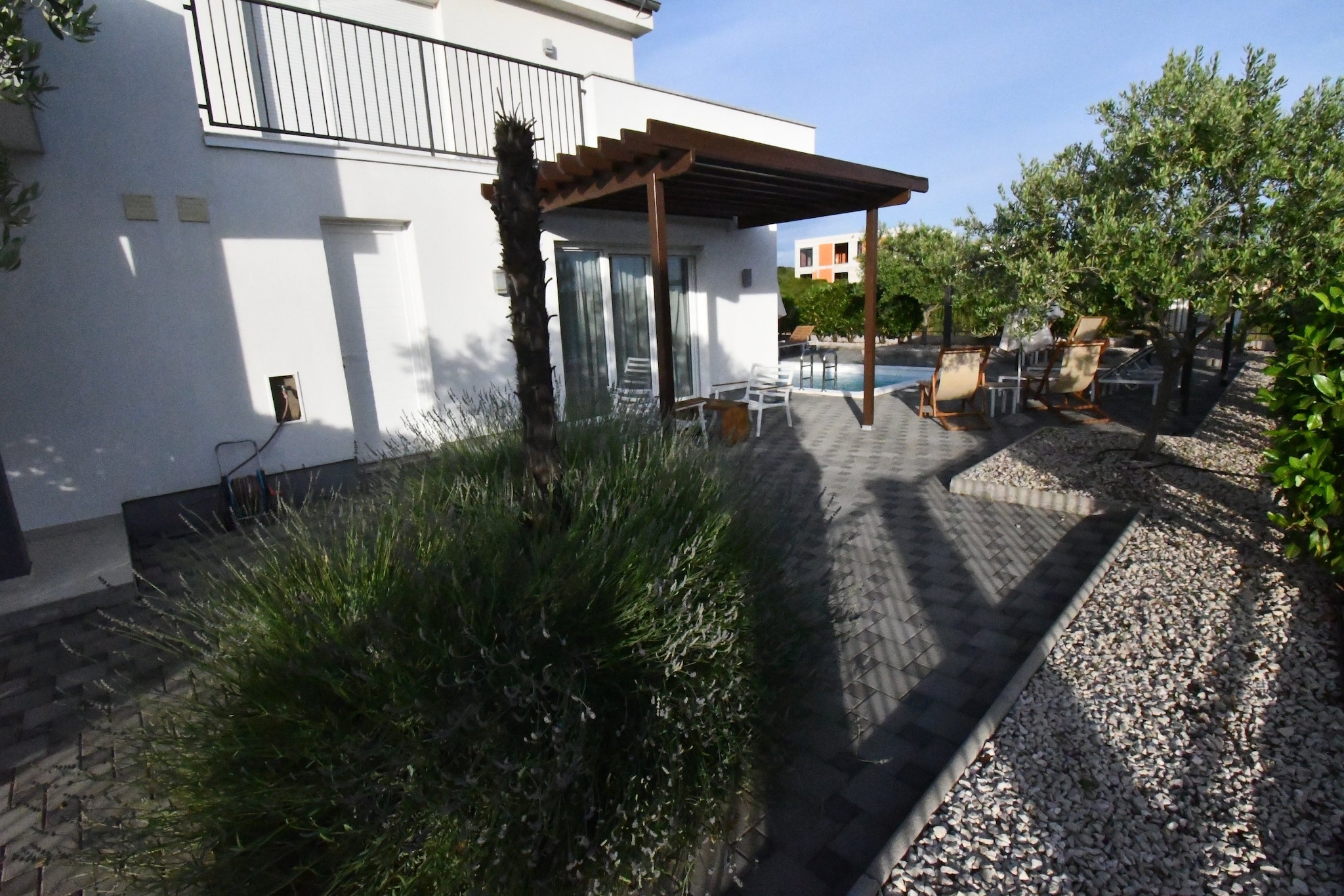 Luxury Escape with Swimming Pool & Modern Design -Deluxe Four Bedroom Villa with Private Pool ( Villa 4)-Im Freien