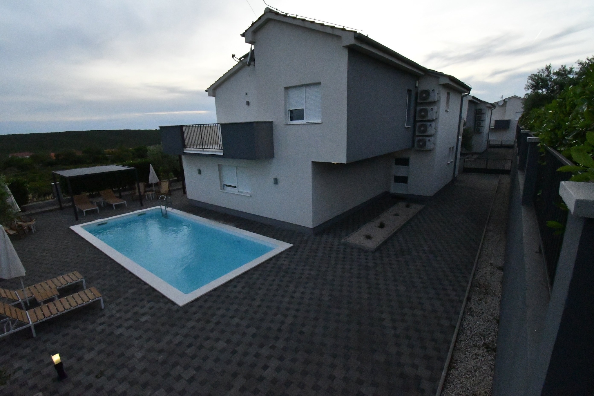 Luxury Escape with Swimming Pool & Modern Design -Deluxe Four Bedroom Villa with Private Pool ( Villa 4)-Schwimmbad