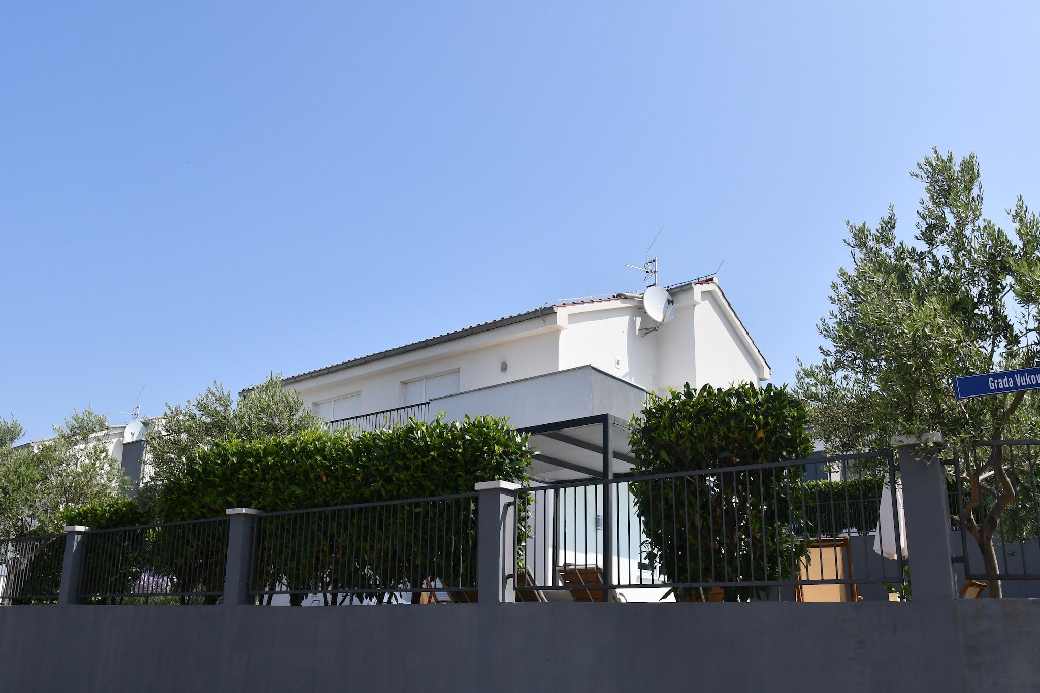 Luxury Escape with Swimming Pool & Modern Design -Deluxe Four Bedroom Villa with Private Pool ( Villa 4)-Im Freien