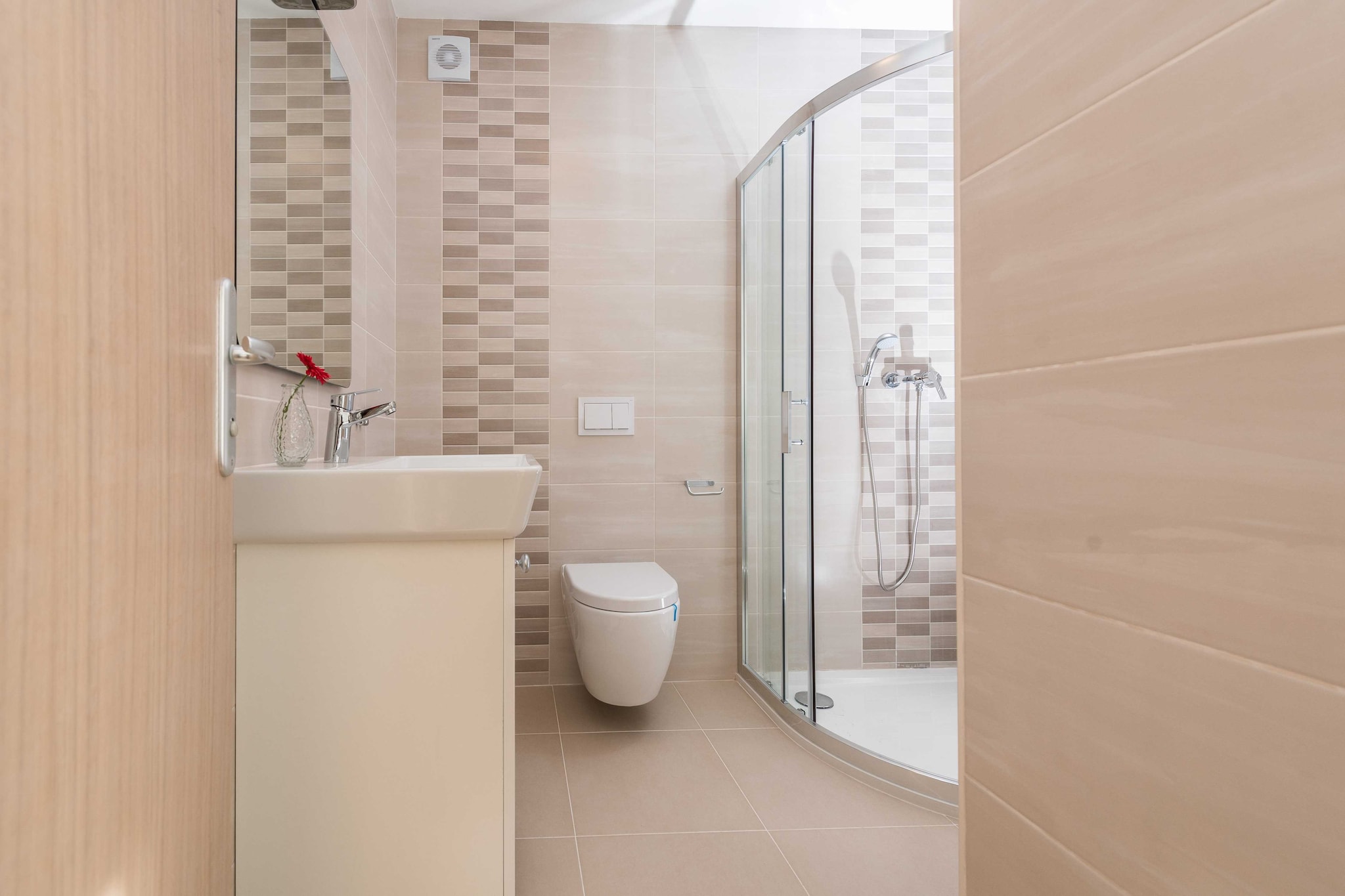 Luxury Escape with Swimming Pool & Modern Design - Comfort Four Bedroom Villa with Sea View and Private Pool ( Villa 7)-Badezimmer