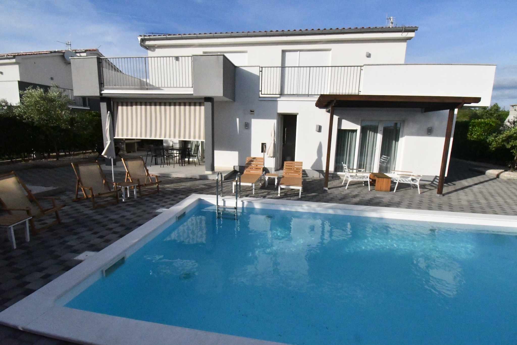 Luxury Escape with Swimming Pool & Modern Design - Comfort Four Bedroom Villa with Sea View and Private Pool ( Villa 7)-Schwimmbad