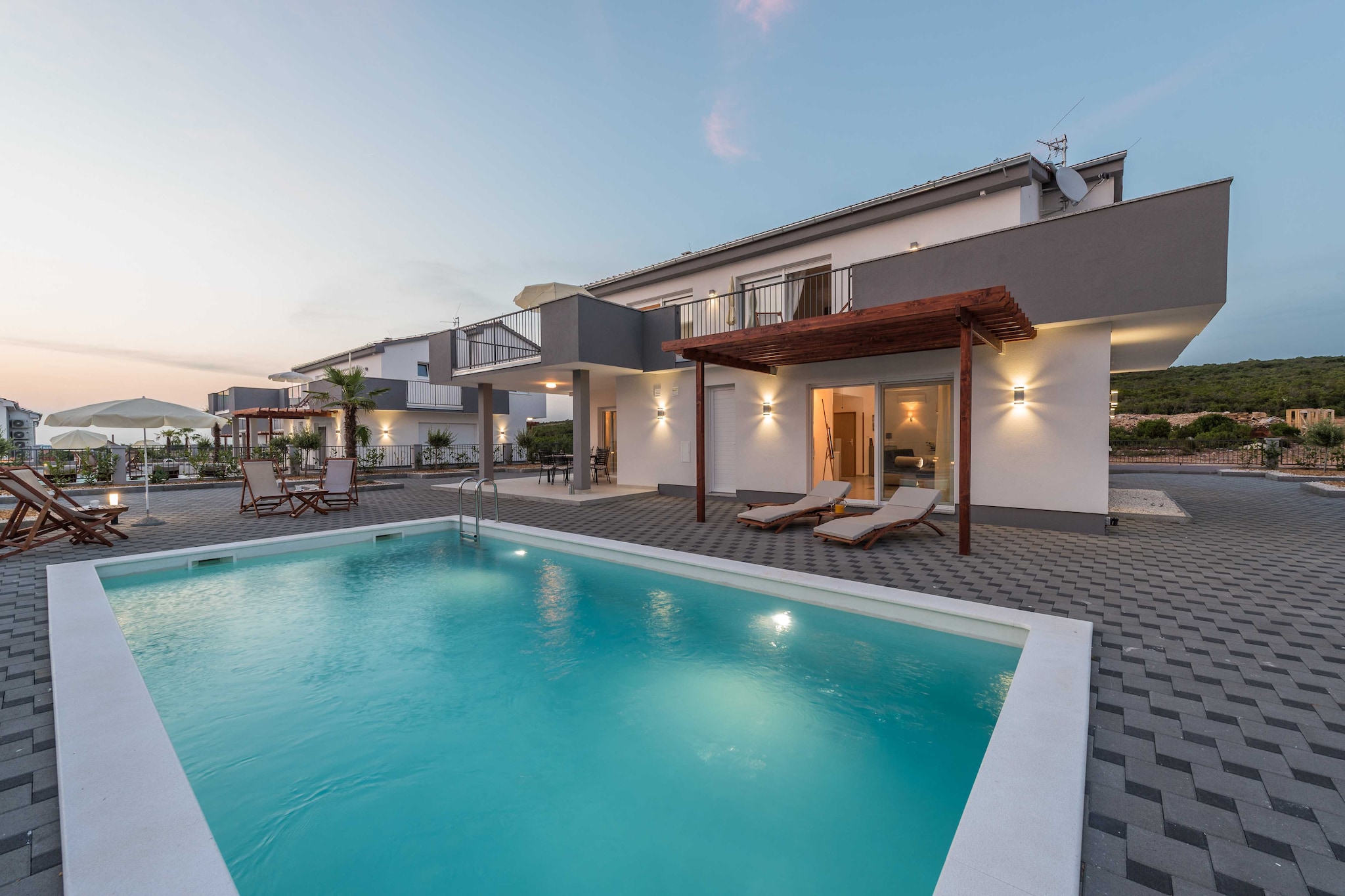 Luxury Escape with Swimming Pool & Modern Design - Comfort Four Bedroom Villa with Sea View and Private Pool ( Villa 7)-Schwimmbad