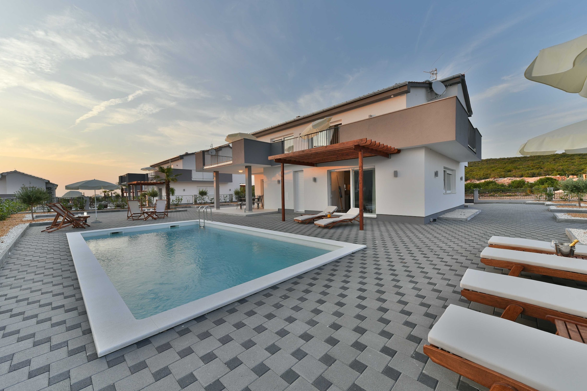 Luxury Escape with Swimming Pool & Modern Design - Deluxe Four Bedroom Villa with Sea View and Private Pool (Villa 5)-Schwimmbad