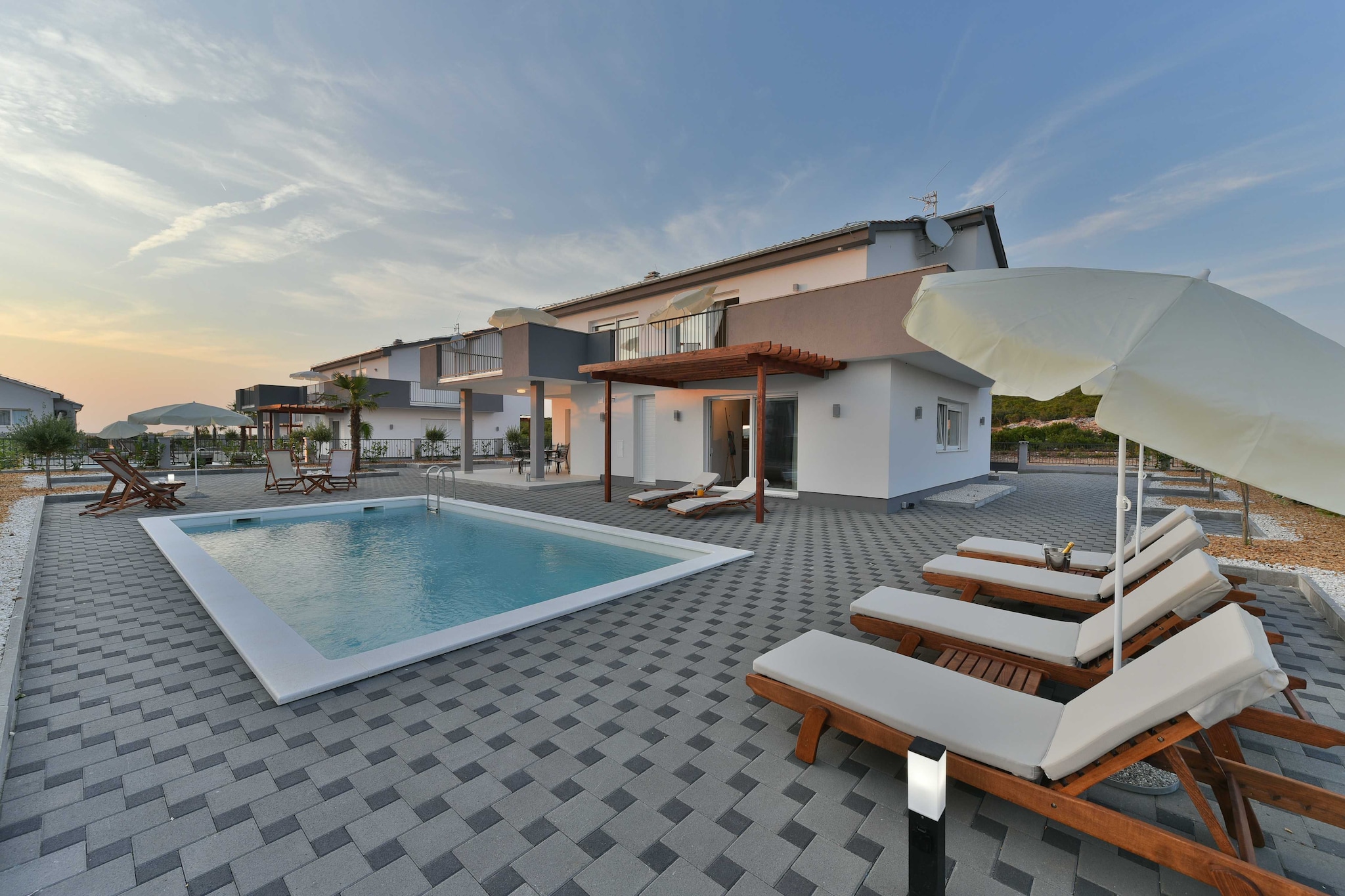 Luxury Escape with Swimming Pool & Modern Design - Deluxe Four Bedroom Villa with Sea View and Private Pool (Villa 5)-Schwimmbad