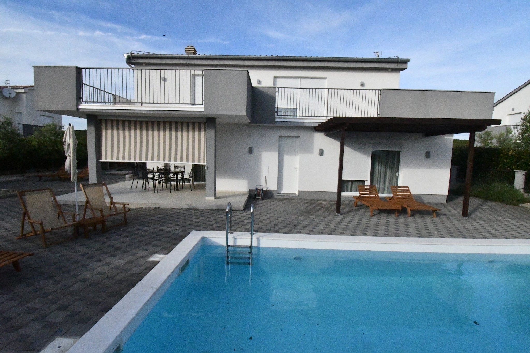 Luxury Escape with Swimming Pool & Modern Design -Deluxe Four Bedroom Villa with Private Pool (Villa 6)-Schwimmbad