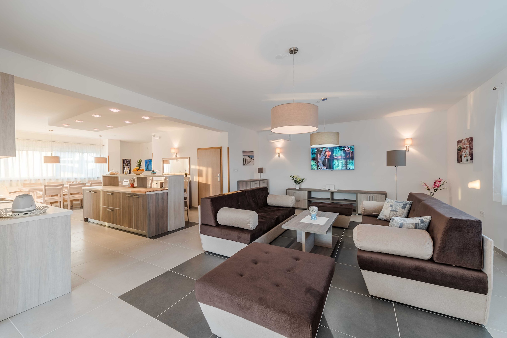 Luxury Escape with Swimming Pool & Modern Design -Deluxe Four Bedroom Villa with Private Pool (Villa 6)-Wohnzimmer
