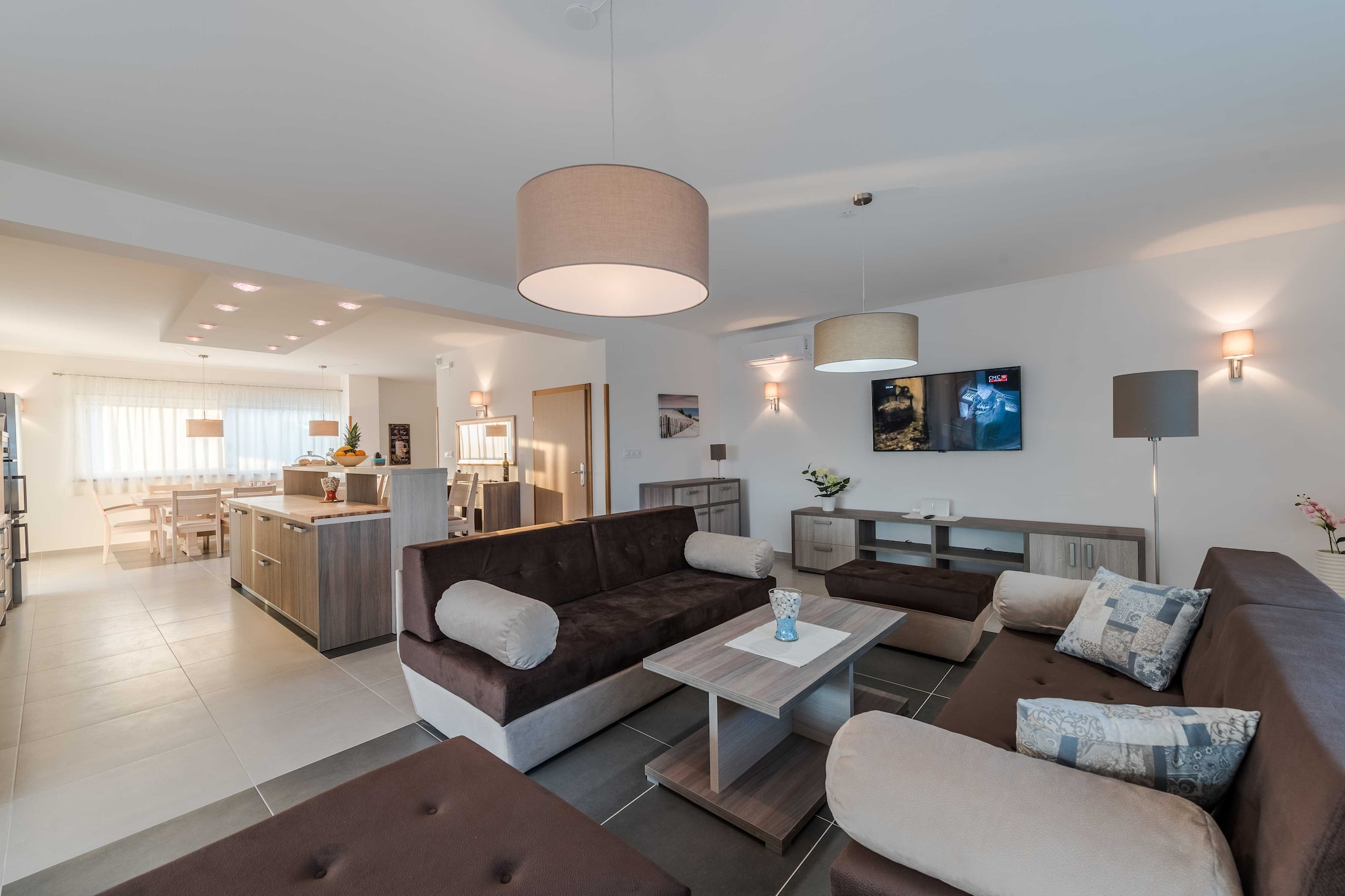 Luxury Escape with Swimming Pool & Modern Design -Deluxe Four Bedroom Villa with Private Pool (Villa 6)-Wohnzimmer