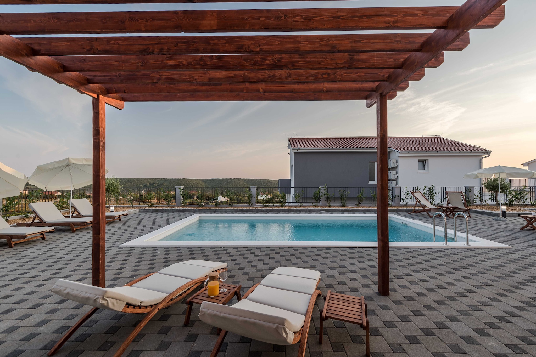 Luxury Escape with Swimming Pool & Modern Design -Deluxe Four Bedroom Villa with Private Pool (Villa 6)-Schwimmbad