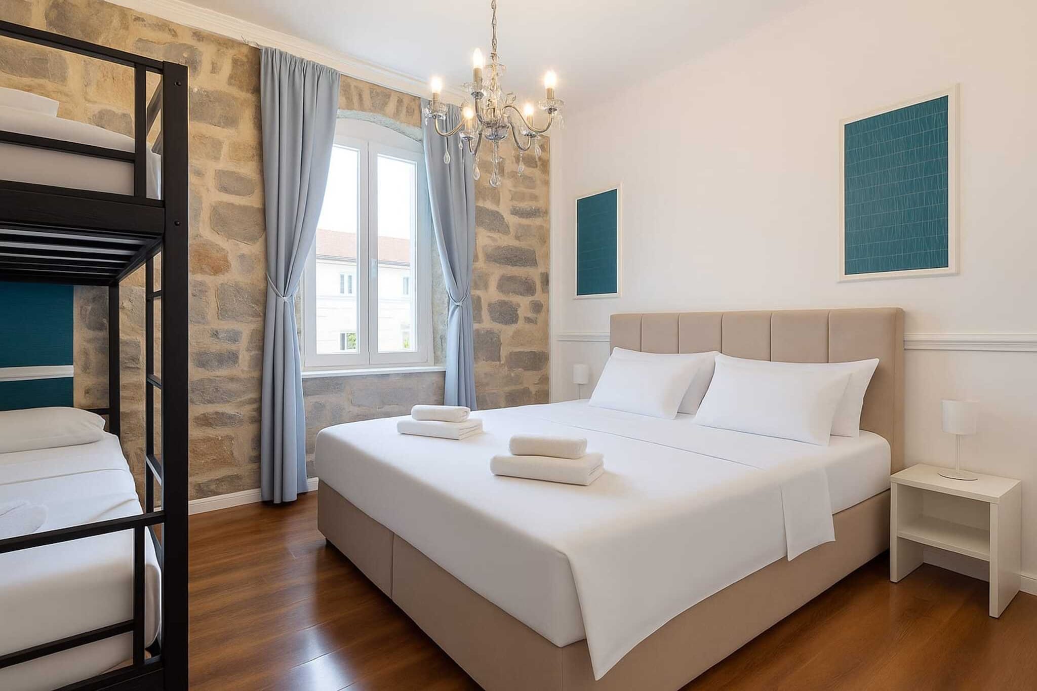 Silver Gate Rooms-Diocletian's Palace - Quardruple Room
