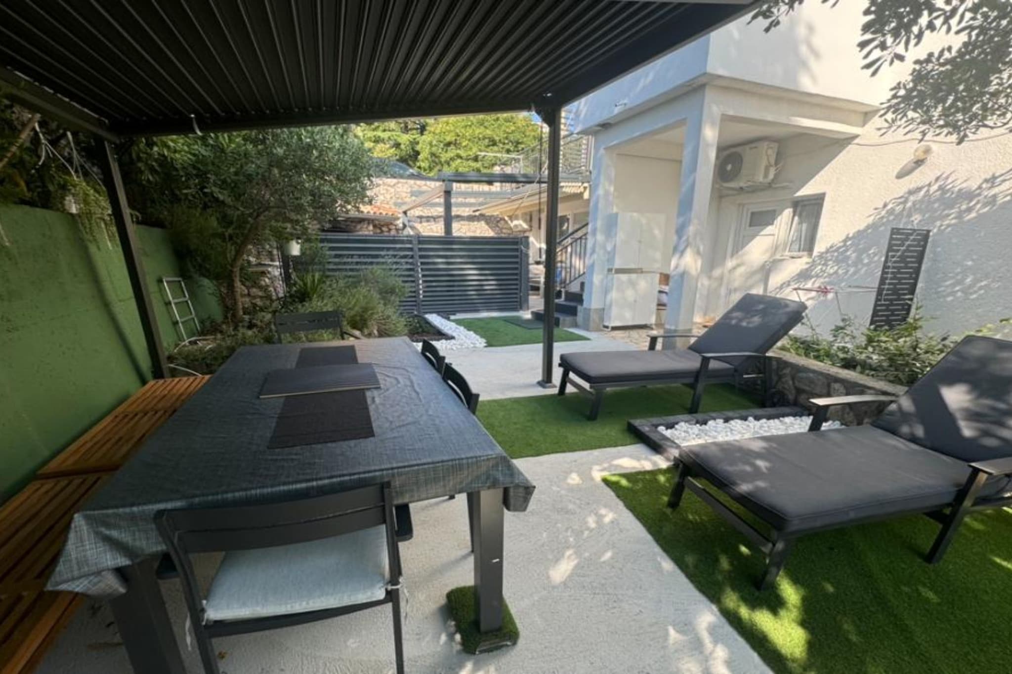 Duga House Apartment A1-Jardins en été