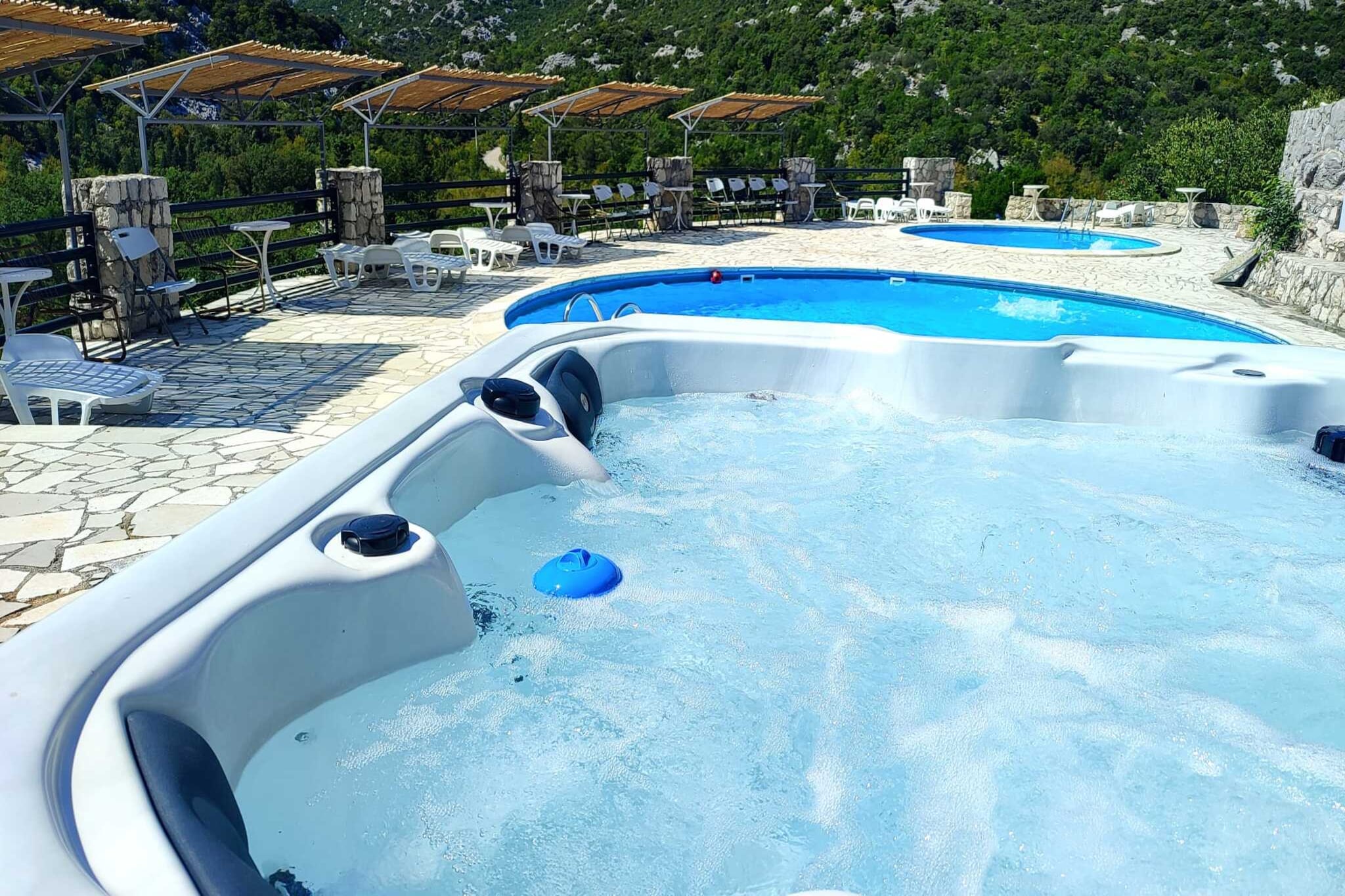 Rustical Resort Kokorići with Shared Outdoor Swimming Pool - One Bedroom Apartment - Wellnessbereich