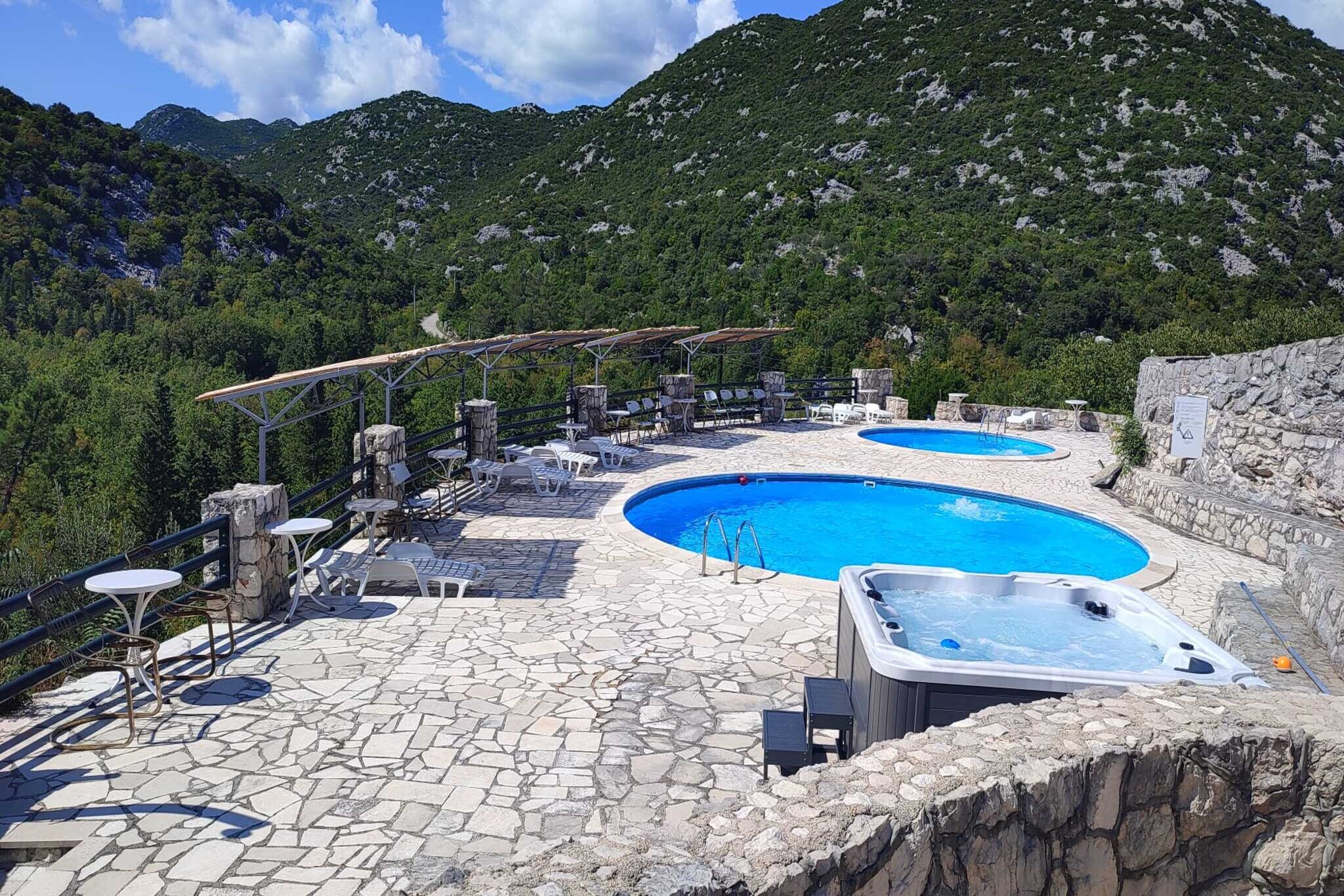 Rustical Resort Kokorići with Shared Outdoor Swimming Pool - One Bedroom Apartment with Terrace - Schwimmbad