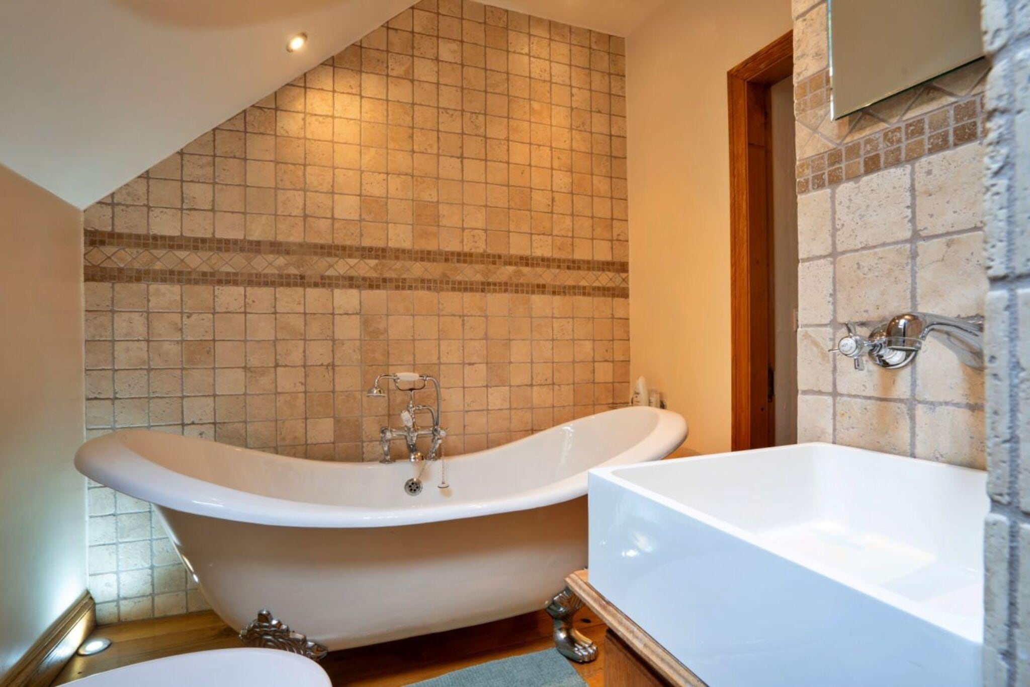 Rough Close Farm Cottage - Bathroom