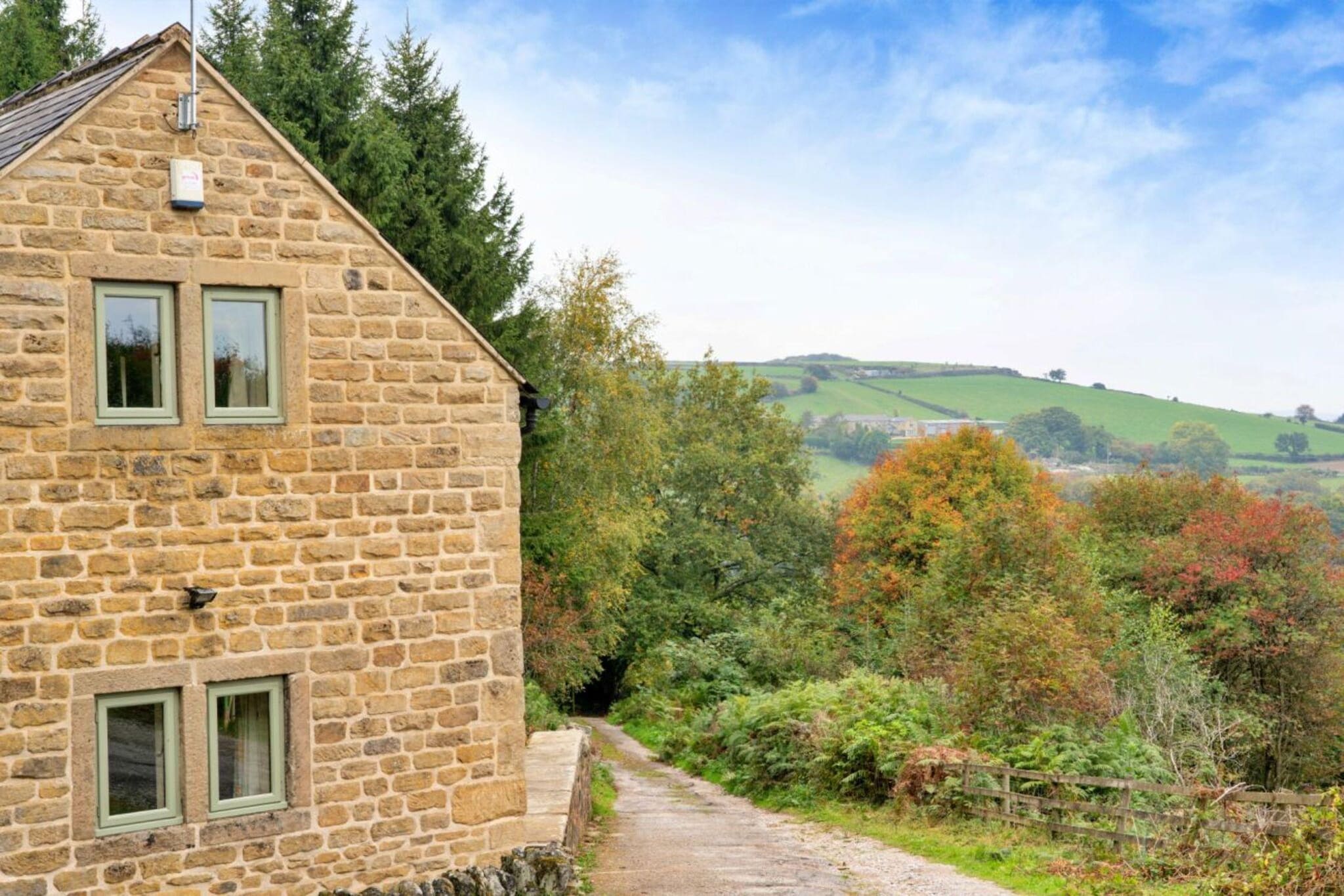 Rough Close Farm Cottage - Exterior in summer